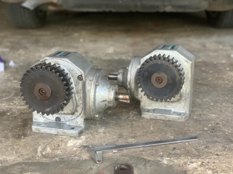 ขายหัวเกียร์ทดรอบ GTR อัตราทด 1:60 made in Japan สภาพสวยใหม่มาก หมุนนิ่ม แรงบิดเยอะ ดัดแปลงใช้งานได้หลายรูปแบบ พร้อมใช้งาน มี 2ตัวครับ ราคาตัวละ 2,800 บาท