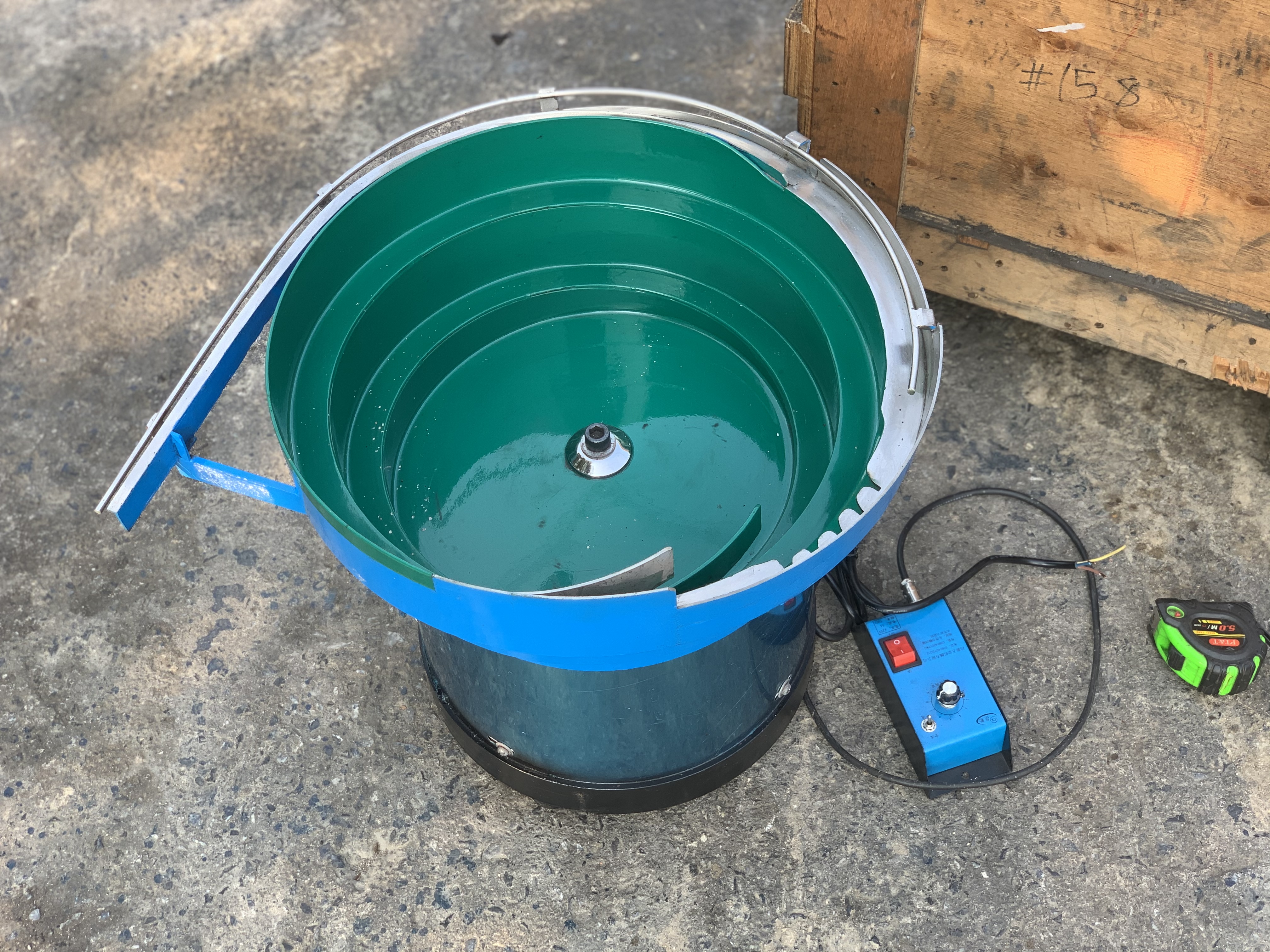 ขายถังสั่นลำเลียง Vibratory Bowl feeder ขนาด 60Cm. 220V ไฟบ้าน พร้อมชุดปรับความแรง สภาพสวยใหม่มาก พร้อมใช้งาน