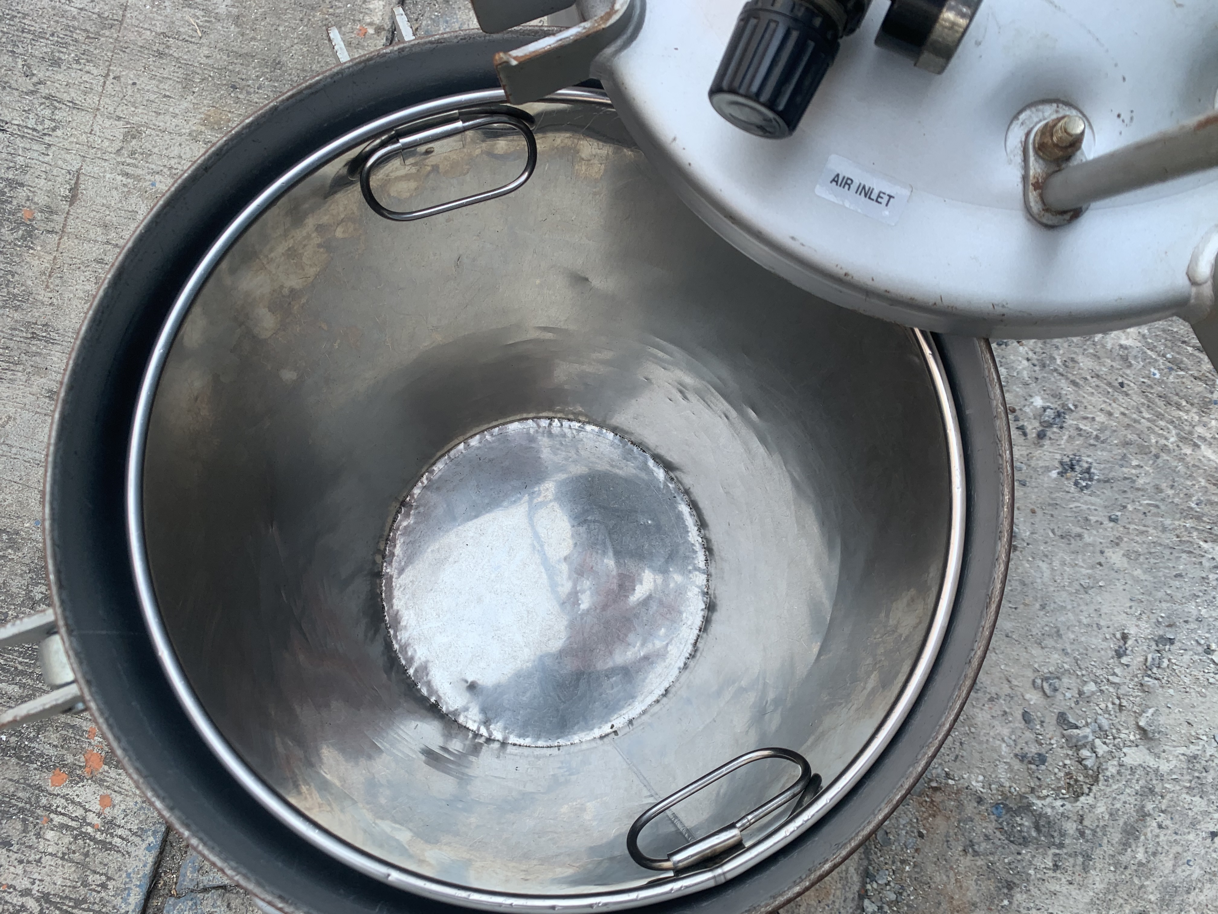 ขายถังพักแรงดันลม Made in Japan พร้อมอุปกรณ์ สภาพสวยใหม่มาก พร้อมใช้งาน มี 2ถังครับ ราคาชุดละ 5,800 บาท ขายถังพักแรงดันลม Made in Japan พร้อมอุปกรณ์ สภาพสวยใหม่มาก พร้อมใช้งาน มี 2ถังครับ ราคาชุดละ 5,800 บาท