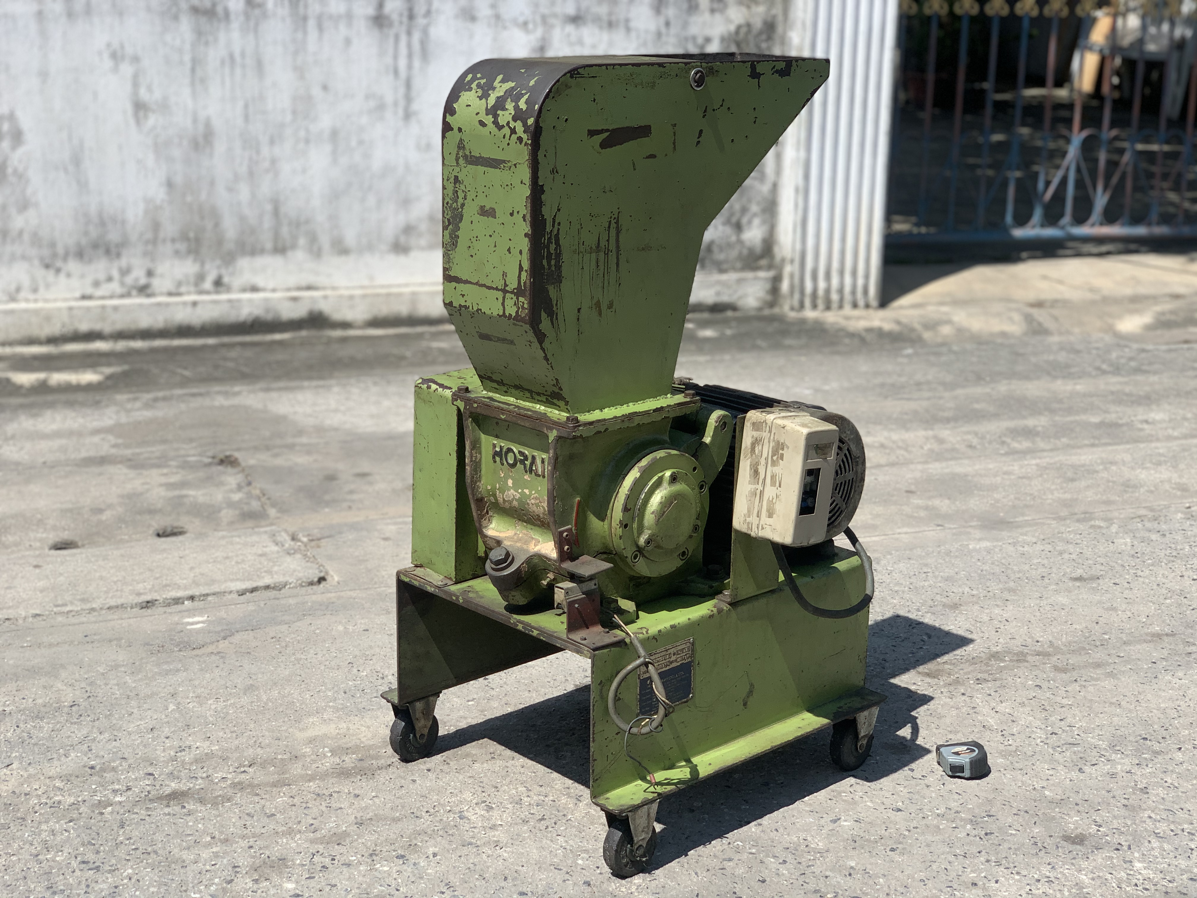 ขายเครื่องบด-โม่ อเนกประสงค์ Horai ขนาด 1HP. 220/380V 6Pole 940rpm. Made in Japan สภาพสวย จอดเก่า อุ