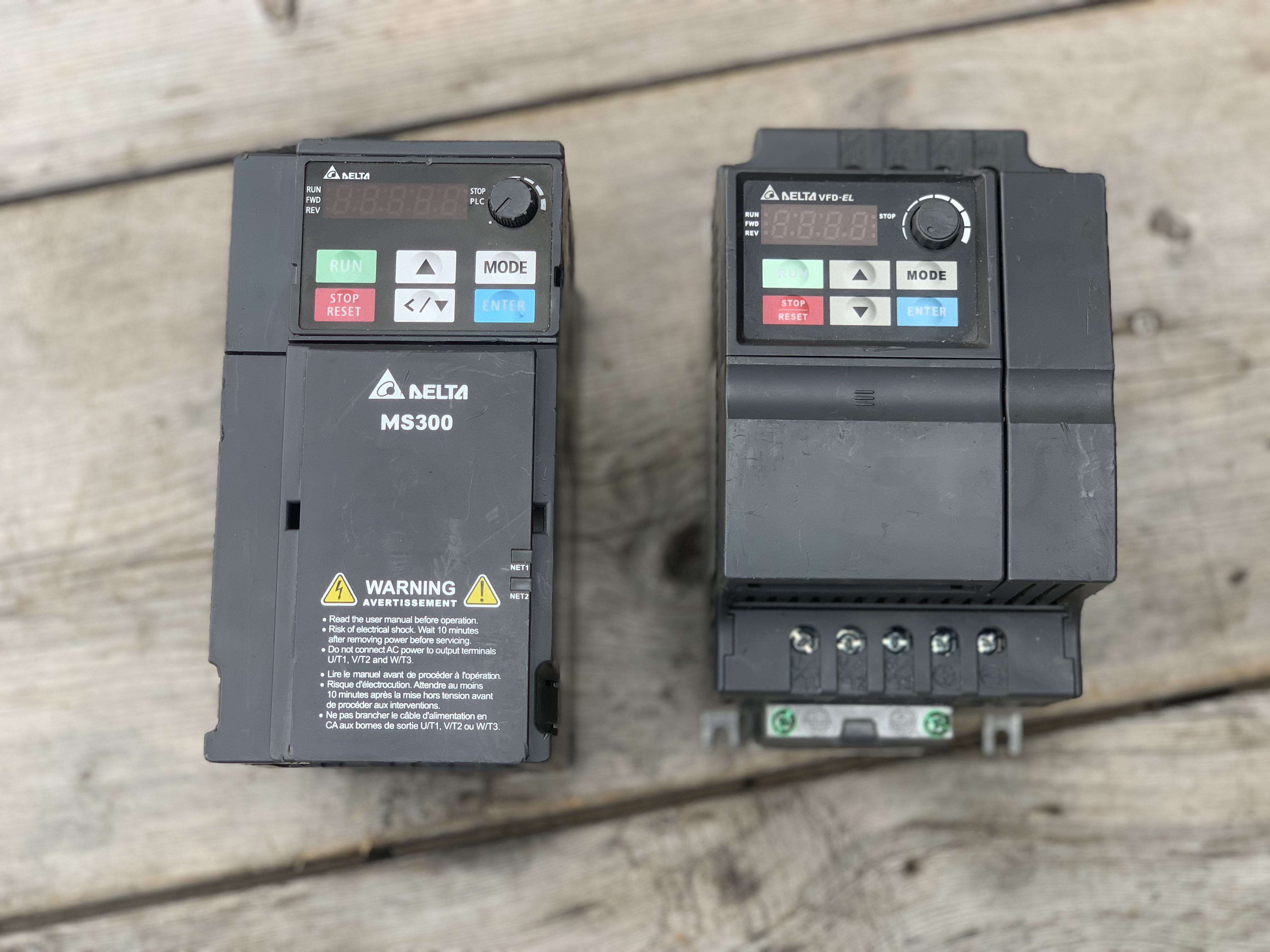 ขายอินเวอร์เตอร์ปรับรอบมอเตอร์ Inverter Delta 3HP. 380V สภาพสวยใหม่มาก ของตัดตู้ พร้อมงาน มี 2ตัวครับ ราคาตัวละ 3,800 บาท