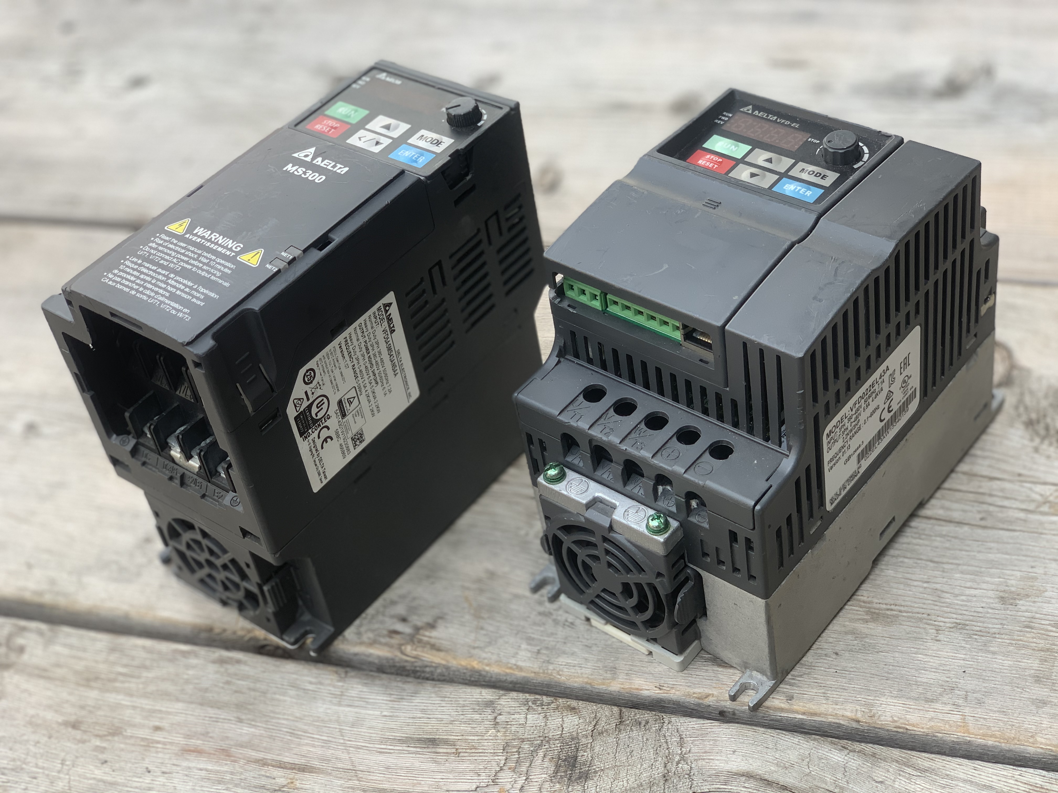 ขายอินเวอร์เตอร์ปรับรอบมอเตอร์ Inverter Delta 3HP. 380V สภาพสวยใหม่มาก ของตัดตู้ พร้อมงาน มี 2ตัวครับ ราคาตัวละ 3,800 บาท ขายอินเวอร์เตอร์ปรับรอบมอเตอร์ Inverter Delta 3HP. 380V สภาพสวยใหม่มาก ของตัดตู้ พร้อมงาน มี 2ตัวครับ ราคาตัวละ 3,800 บาท