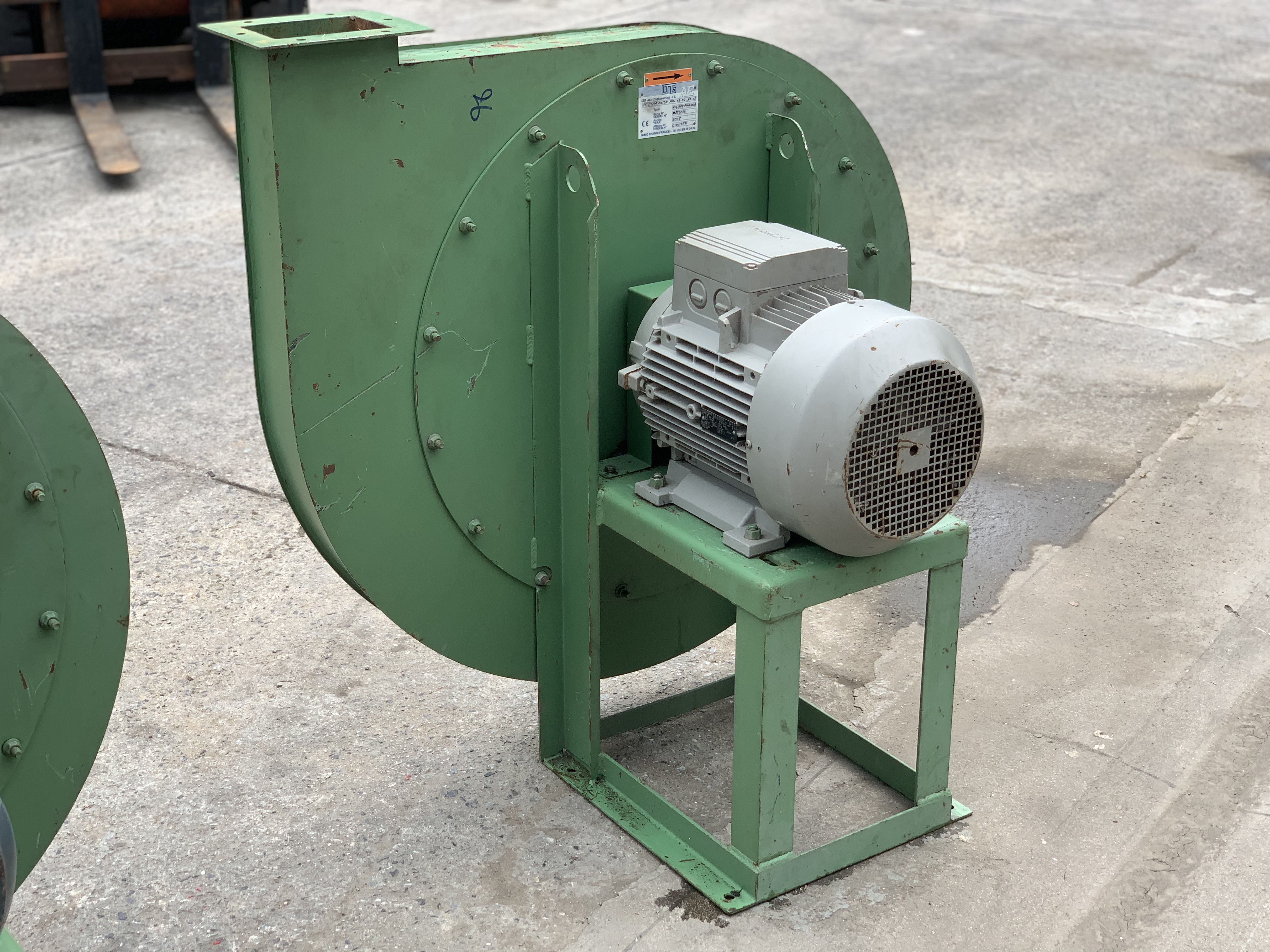 ขายชุดพัดลม-โบลเวอร์แรงดันสูง LTG air engineering made in France มอเตอร์ Siemens 15HP. 2940rpm. 380V รุ่นใบใหญ่แรงดันสูง โครงสร้างแข็งแรง สภาพสวยใหม่มาก หมุนนิ่ม ส่งลมแรงมาก พร้อมใช้งาน มี 2ชุดครับ