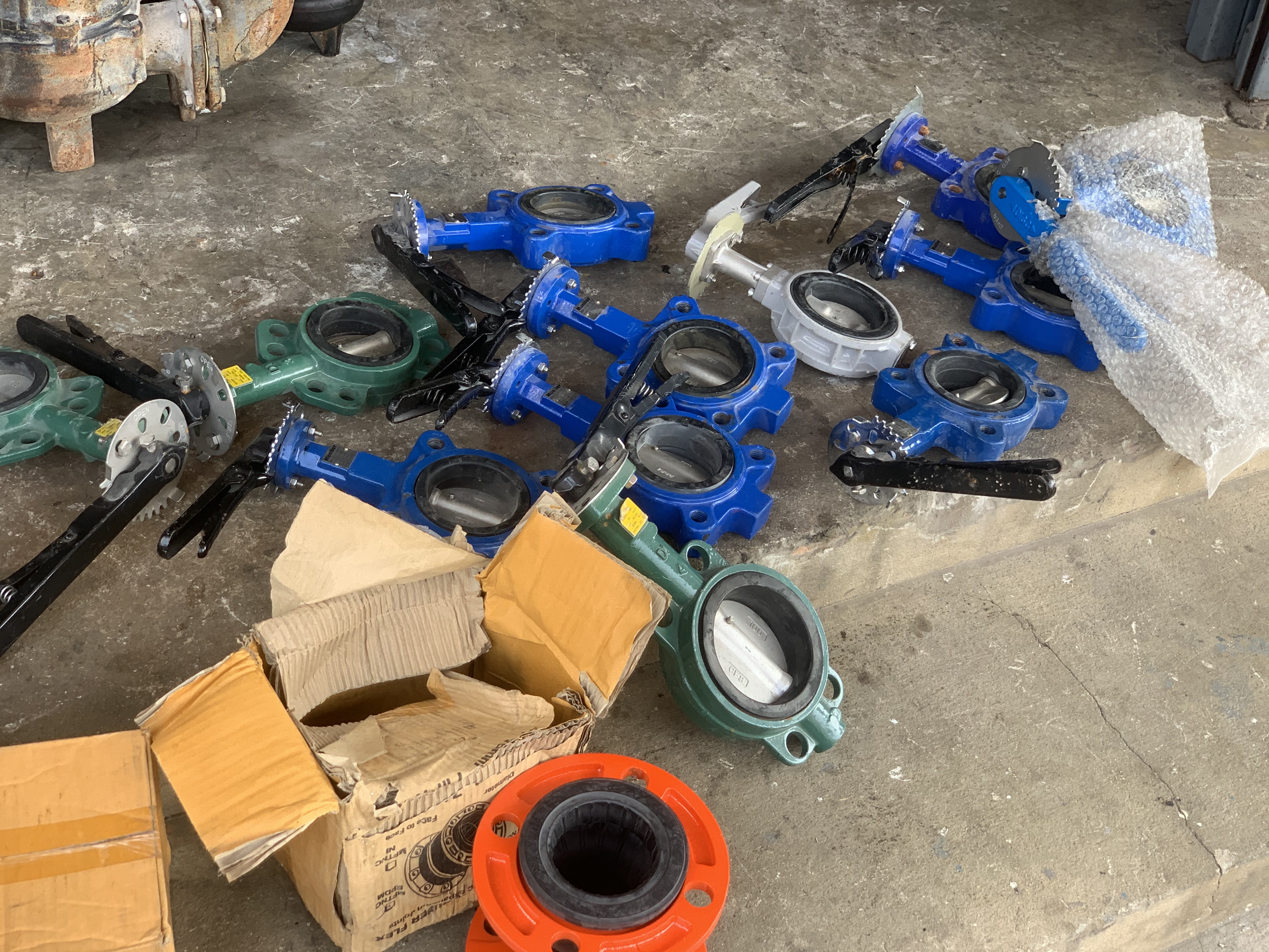 *** ของใหม่ไม่เคยใช้งาน *** ขายวาล์วผีเสื้อสแตนเลส+ข้อต่อกันสะบัด หลายขนาดครับ *** ของใหม่ไม่เคยใช้งาน *** ขายวาล์วผีเสื้อสแตนเลส+ข้อต่อกันสะบัด หลายขนาดครับ