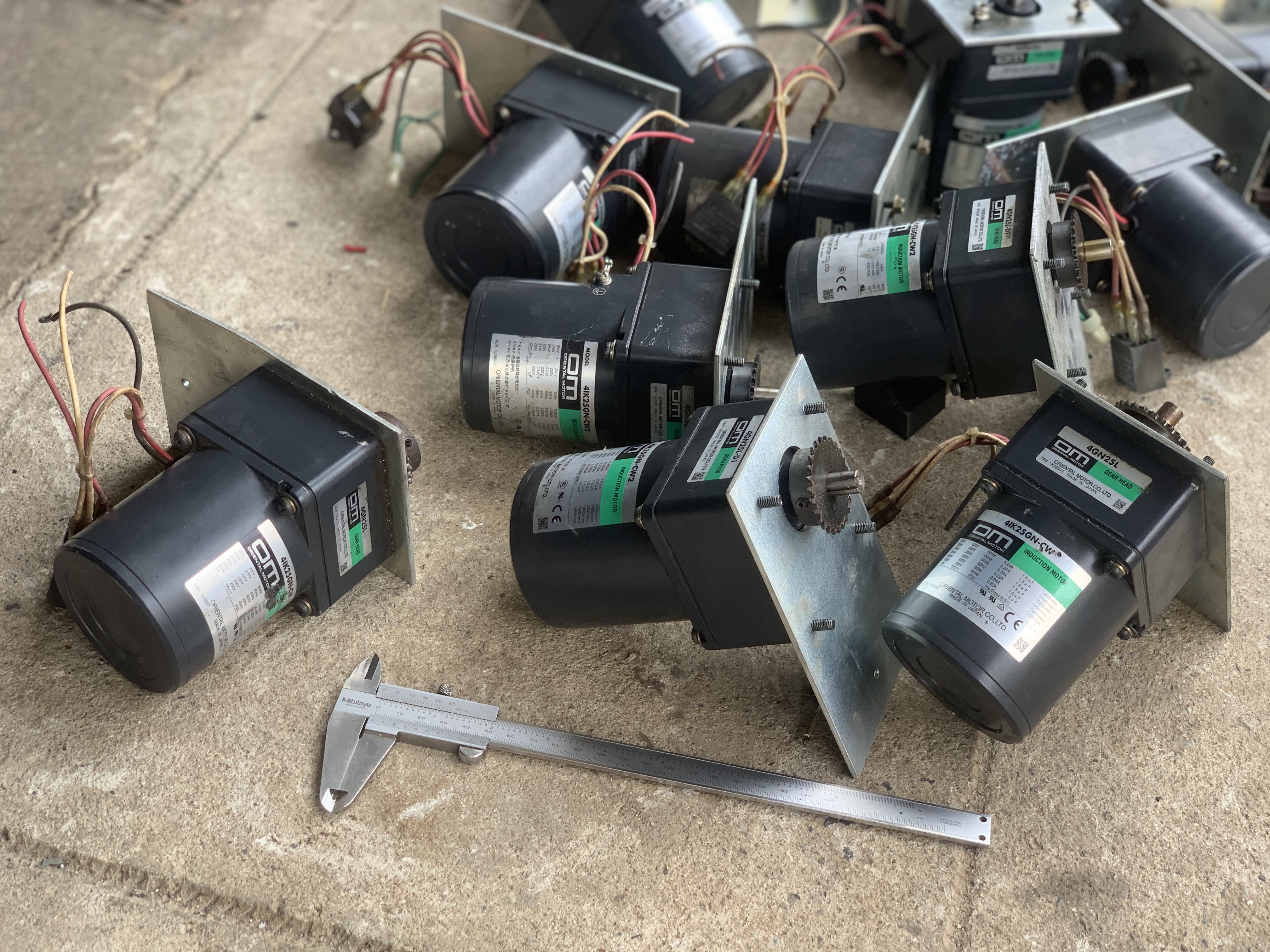 ขายมอเตอร์เกียร์ทดรอบ Oriental Motor 25W 220V ไฟบ้าน made in Japan อัตราทด 1:25 เพลาออกประมาณ 60รอบต
