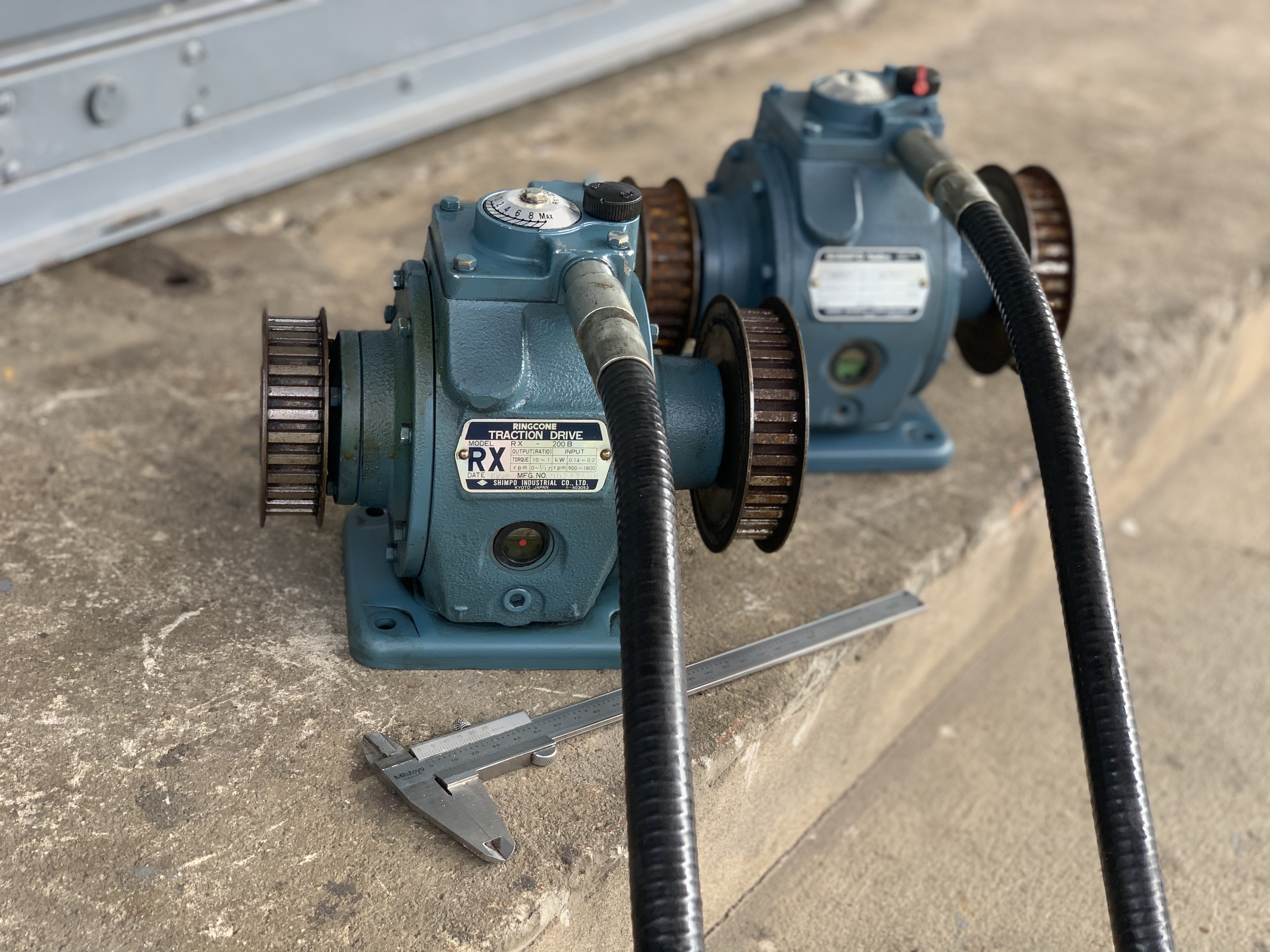 ขายหัวเกียร์ปรับรอบ Shimpo Traction drive RX-200B ** หายากมากๆครับ ** made in Japan สภาพสวยใหม่มาก พร้อมใช้งาน ดัดแปลงใช้งานได้หลายรูปแบบ มี 2ตัวครับ