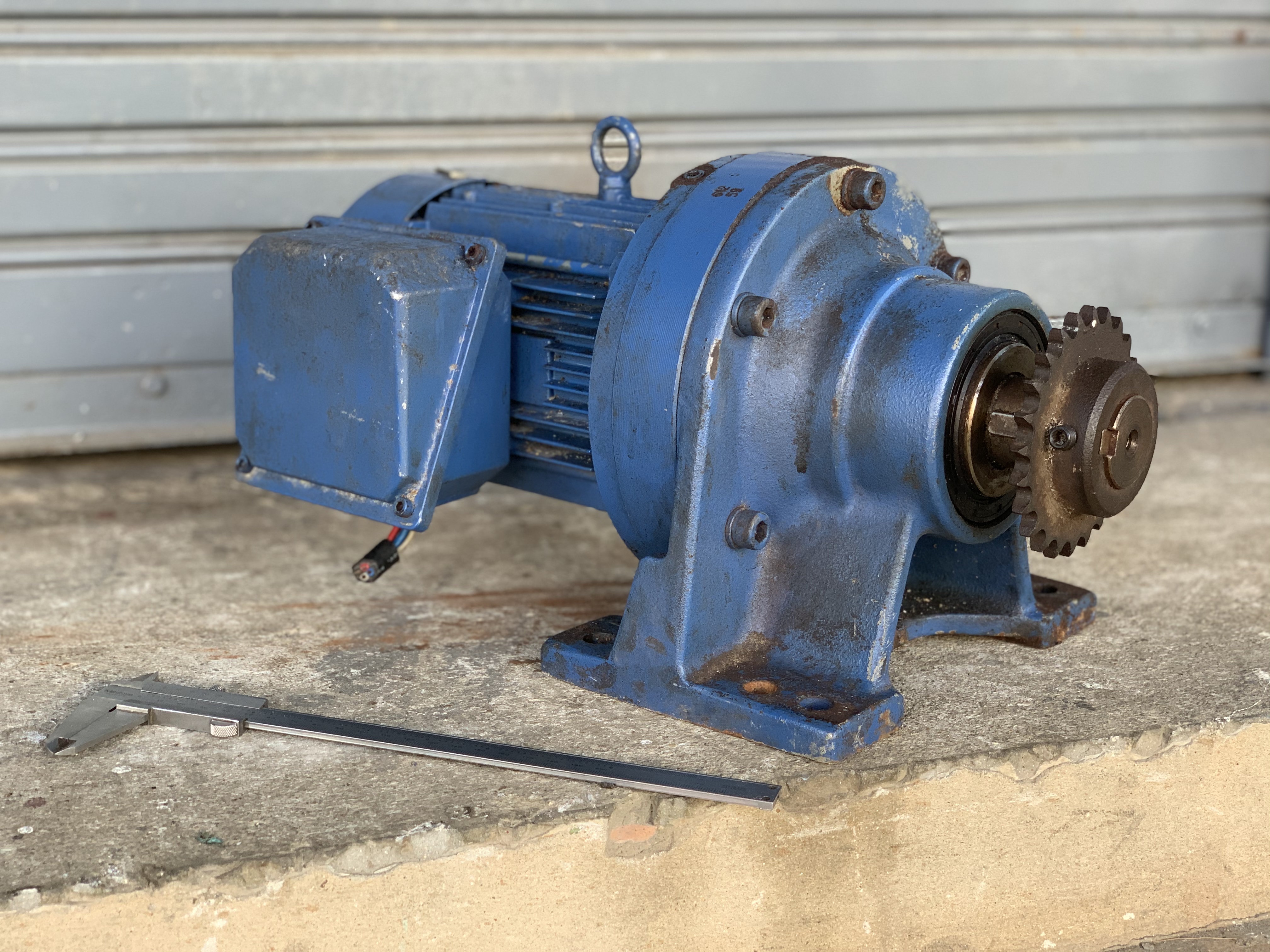 ขายมอเตอร์เกียร์ Cycrodrive Sumitomo 1HP. 380V อัตราทด 1:59 เพลาออกประมาณ 25รอบต่อนาที เพลาใหญ่แรงบิดเยอะ สภาพสวย หมุนนิ่ม พร้อมใช้งาน