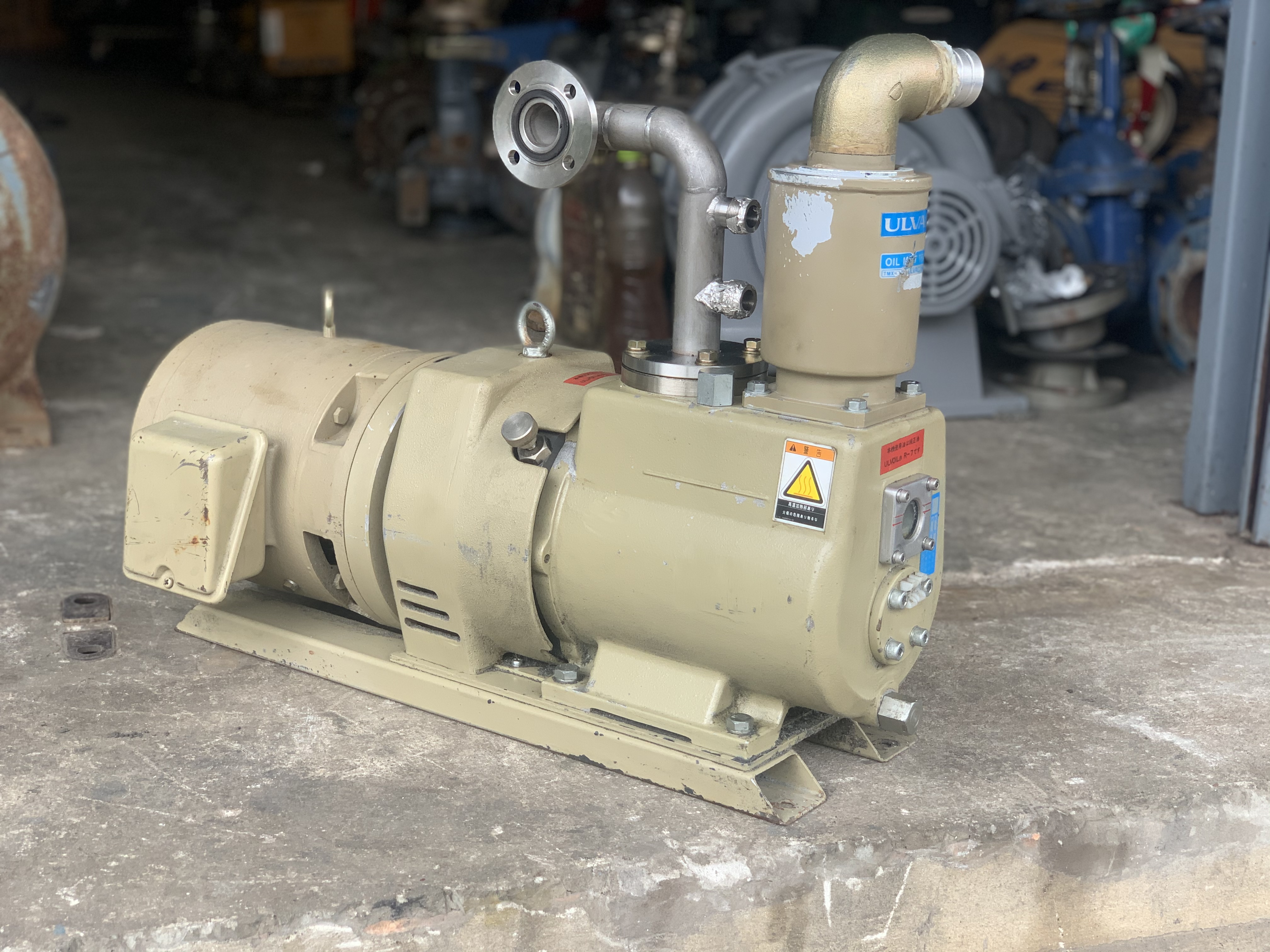 ขายปั๊มแวคคั่มสุญญากาศ ULVAC pump 1.5HP. 220V 3สาย( แปลงไฟให้ได้ครับ )  made in Japan สภาพสวยใหม่มาก หมุนนิ่ม ดูดแรง พร้อมใช้งาน ราคา 9,500 บาท