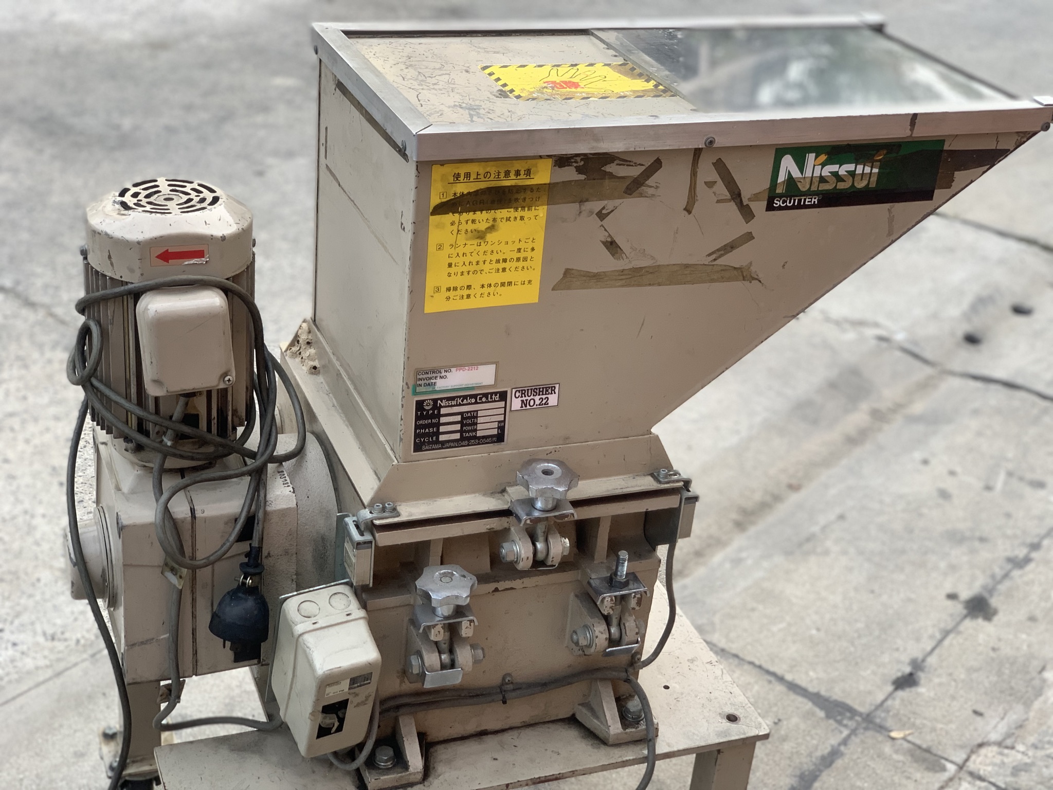 ราคา 2ตัว   ขายเครื่องบด-โม่ อเนกประสงค์ Nissui Kako 2HP. 220V 3สาย made in Japan สภาพสวย อุปกรณ์ครบ ใบบดสวย โครงสร้างแข็งแรง พร้อมใช้งาน มีมา 2ตัว