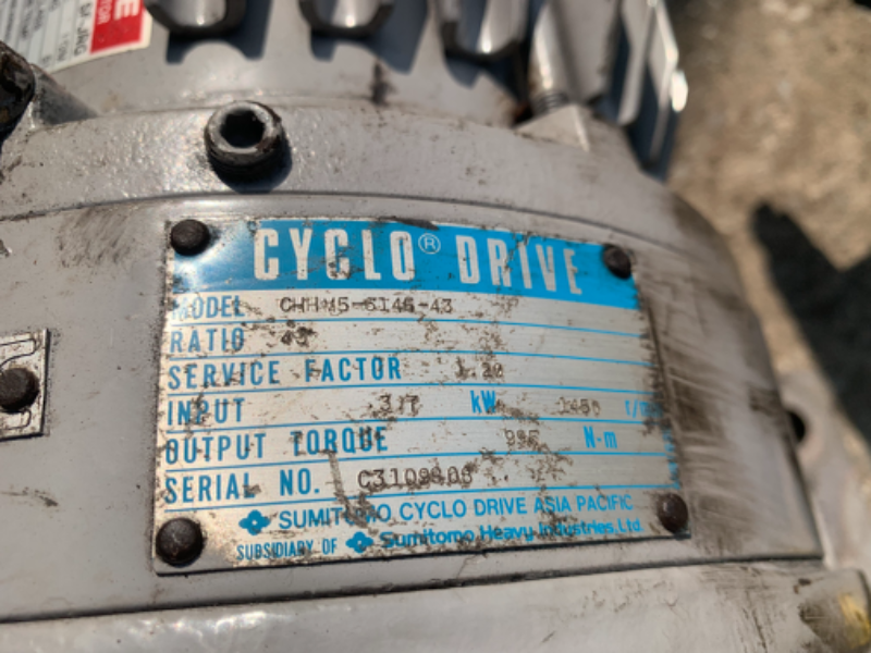 ขายมอเตอร์เกียร์ Cycrodrive Mitsubishi 5HP. 380V   อัตราทด 1:43 เพลาออกประมาณ 34 รอบต่อนาที   สภาพสวยใหม่มาก หมุนนิ่ม แรงบิดเยอะ พร้อมใช้งาน มี 4ตัวครับ ราคาตัวละ 11,500 บาท