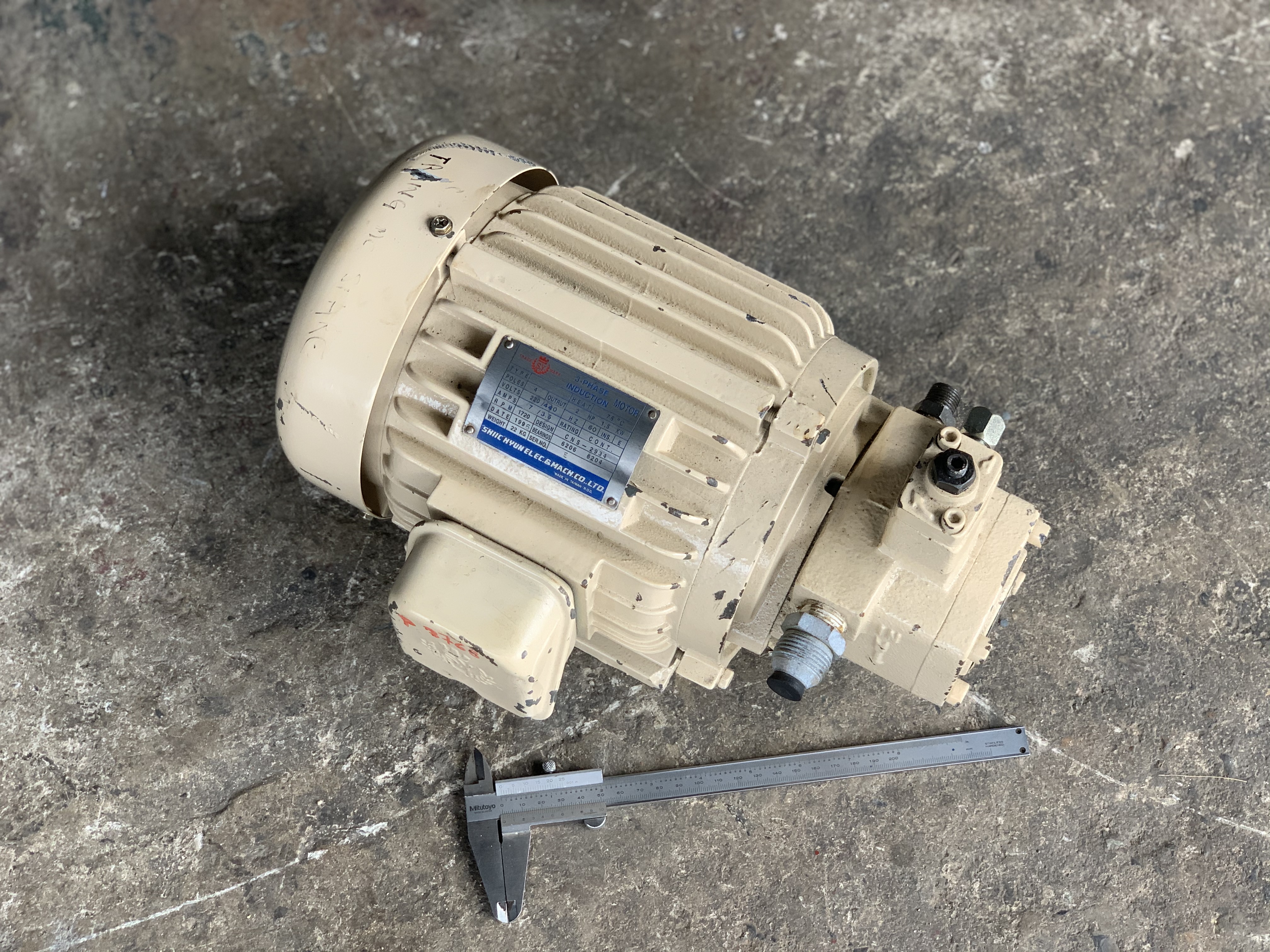 ขายชุดมอเตอร์ปั๊มไฮโดรลิค Anson Hydraulics ขนาด 2Hp. 220/380V made in Taiwan สภาพสวยใหม่มาก ใช้เทสงานไม่กี่ชั่วโมง พร้อมใช้งาน  ราคา 5,000 บาท