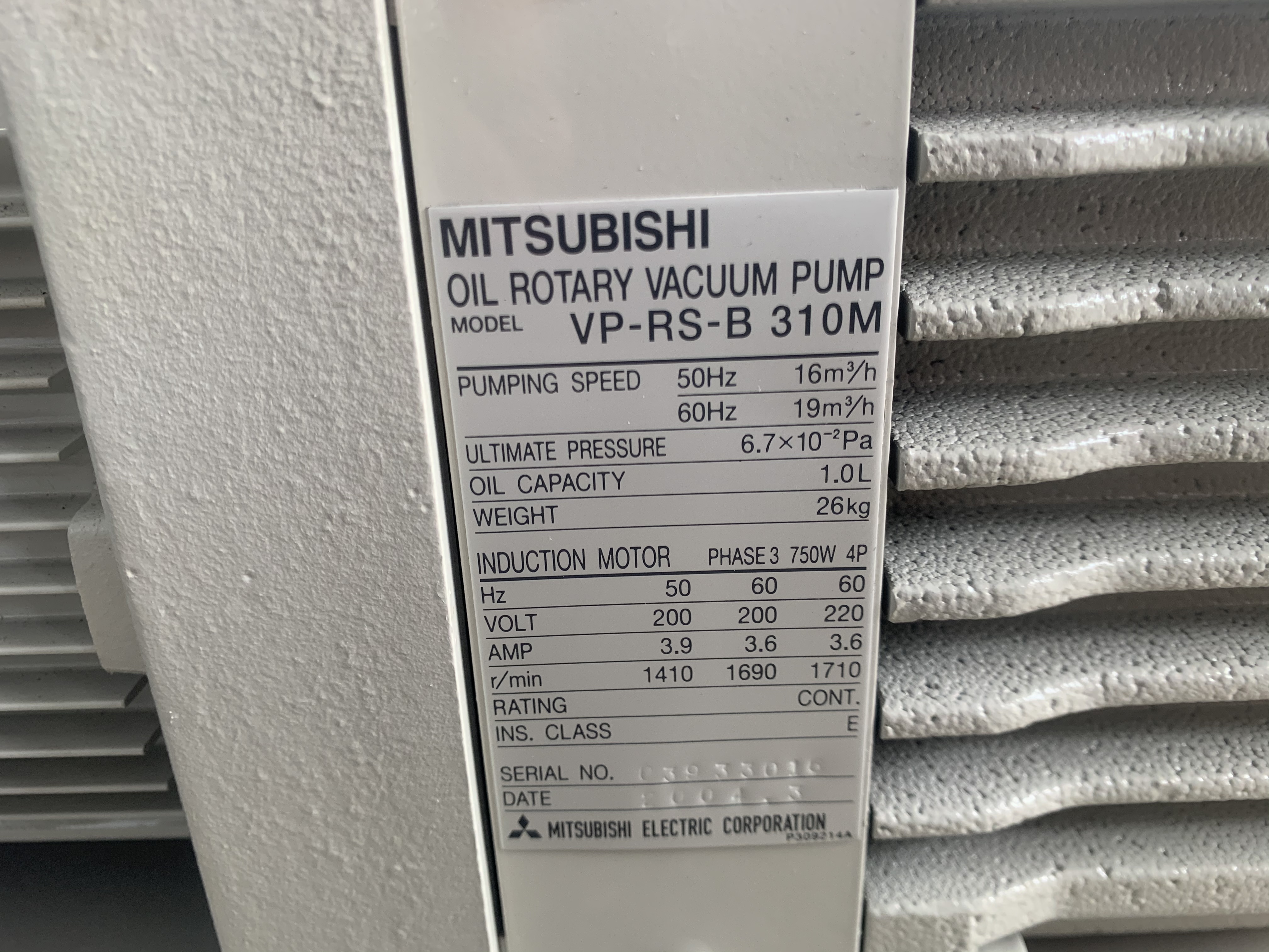 ขายปั๊มแวคคั่มสุญญากาศ Mitsubishi Oil rotary Vacuum pump 1HP. 220V 3สาย made in Japan สภาพสวยใหม่มาก หมุนนิ่ม ดูดแรง ใช้งานมาไม่กี่ชั่วโมงครับ พร้อมใช้งาน มีมา 7ตัวครับ