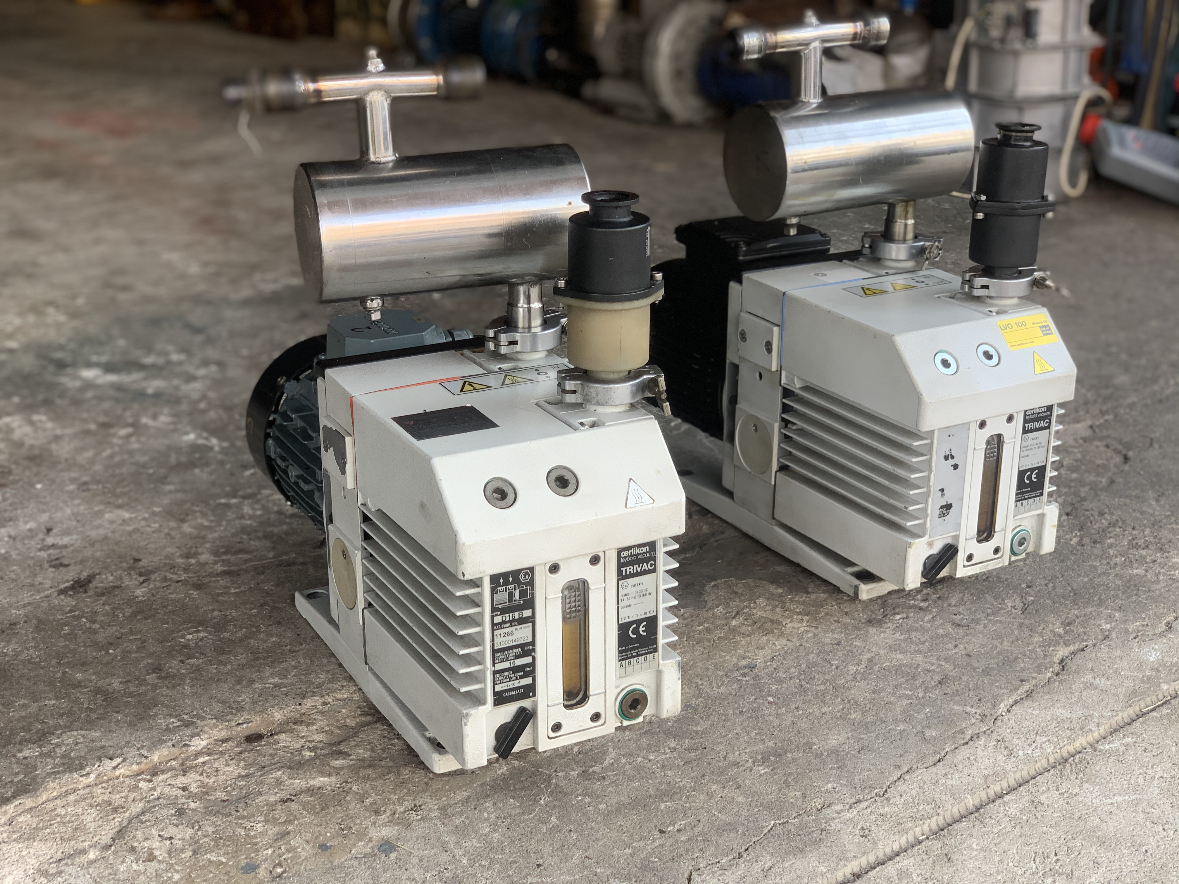 ขายปั๊มแวคคั่มสุญญากาศ Trivac 1HP. 380V made in Germany สภาพสวยใหม่มาก หมุนนิ่ม ดูดแรง ใช้งานมาไม่นาน พร้อมใช้งาน มี 2ตัวครับ ขายปั๊มแวคคั่มสุญญากาศ Trivac 1HP. 380V made in Germany สภาพสวยใหม่มาก หมุนนิ่ม ดูดแรง ใช้งานมาไม่นาน พร้อมใช้งาน มี 2ตัวครับ