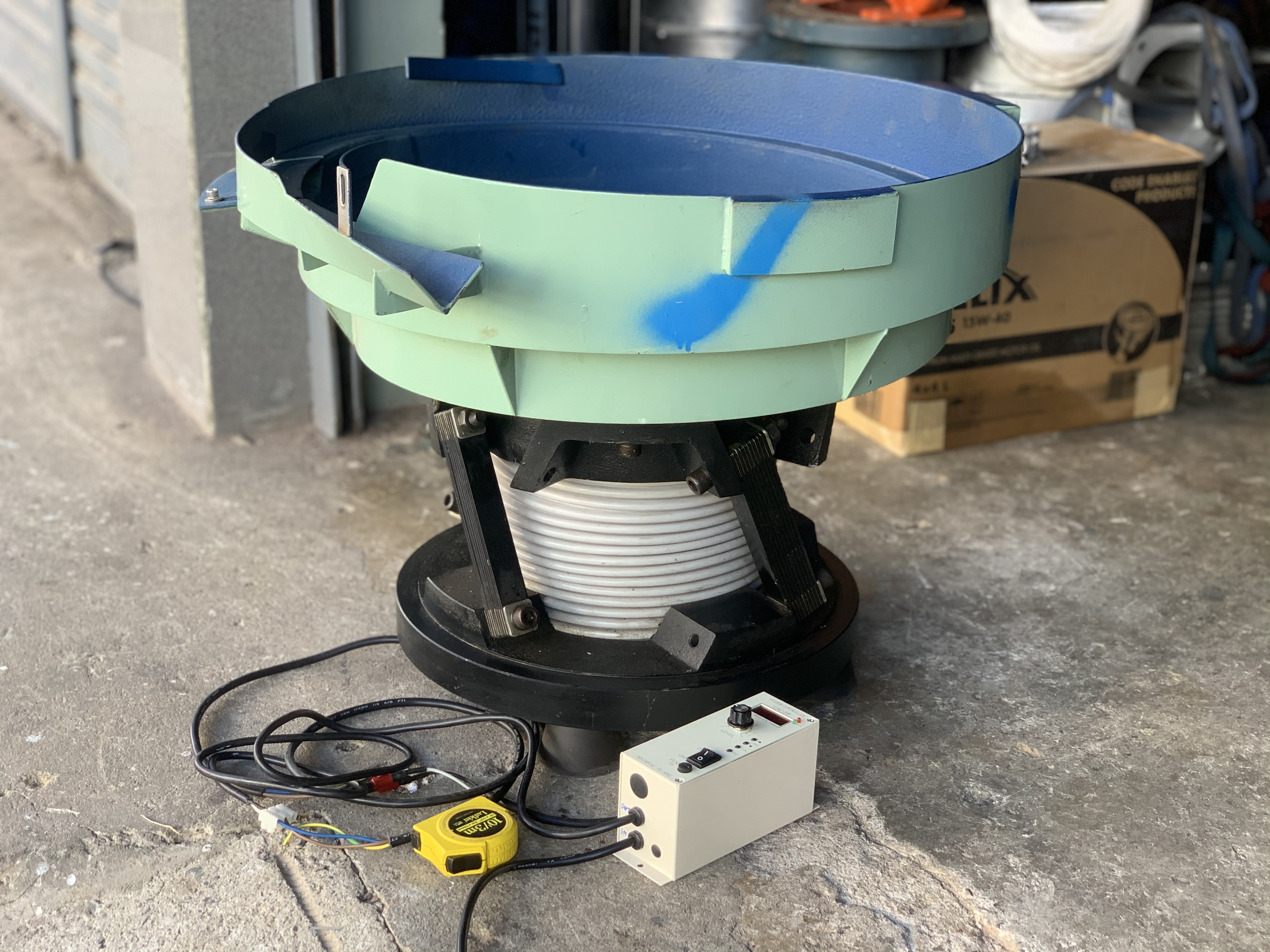 ขายถังสั่นลำเลียง Vibratory Bowl feeder ขนาด 60Cm. 220V ไฟบ้าน พร้อมชุดปรับความแรง สภาพสวยใหม่มาก พร้อมใช้งาน