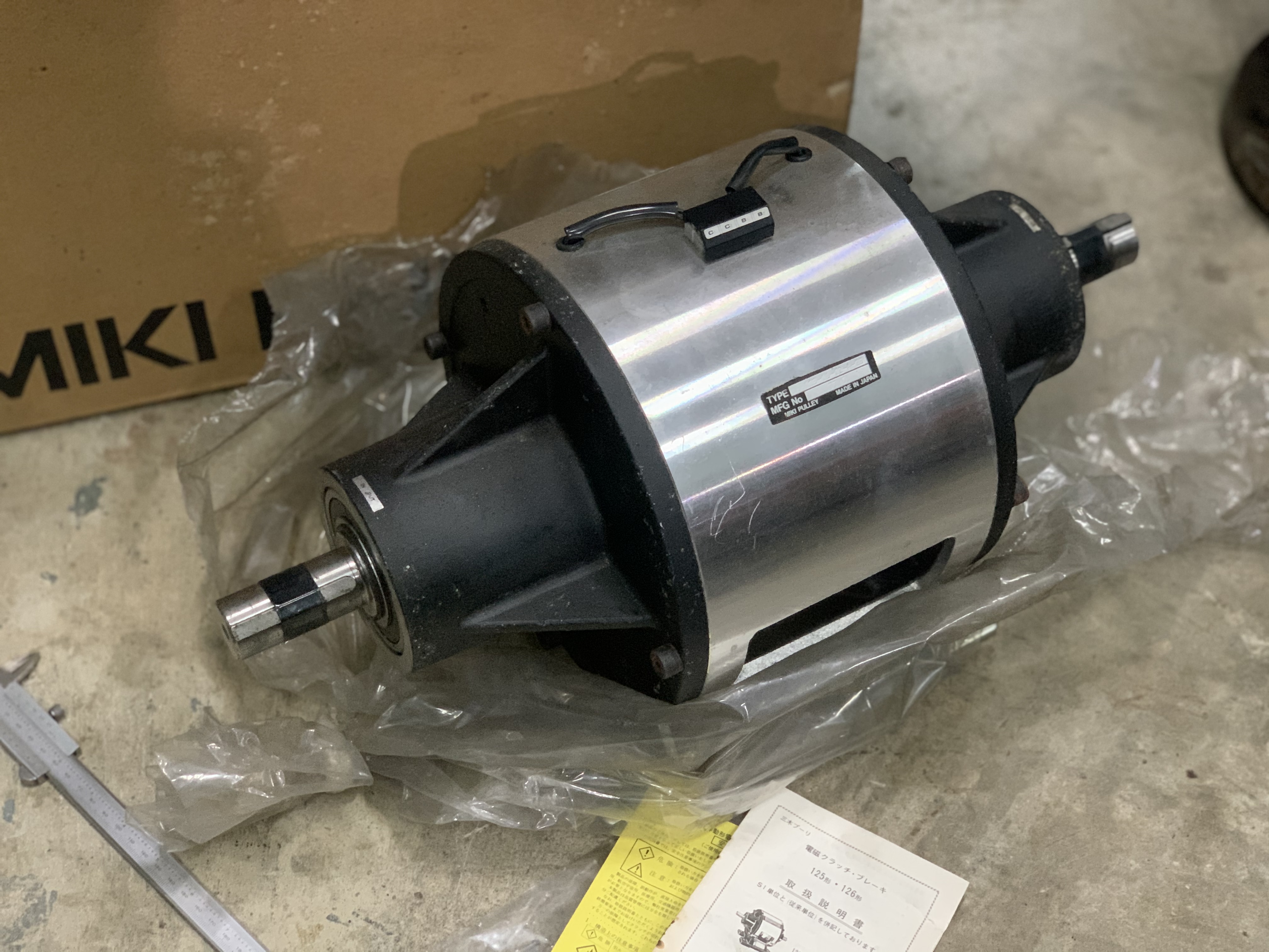 ขายชุดหัวคลัช Miki pulley 24Vdc ของใหม่ในกล่อง เป็นระบบคลัชคู่ ใช้ในงานเบรค งานคลัชต่างๆ ดัดแปลงกับงานได้หลายรูปแบบ ขายชุดหัวคลัช Miki pulley 24Vdc ของใหม่ในกล่อง เป็นระบบคลัชคู่ ใช้ในงานเบรค งานคลัชต่างๆ ดัดแปลงกับงานได้หลายรูปแบบ