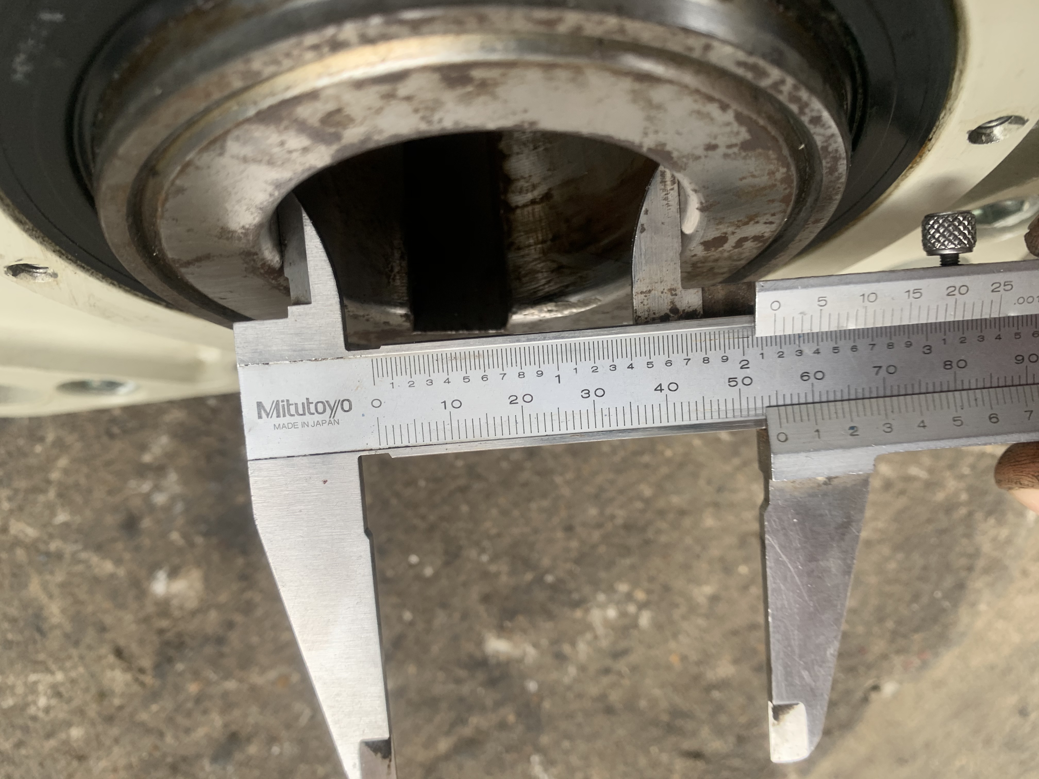 ขายมอเตอร์เกียร์แบบเพลาสวม Hyponic drive Sumitomo 3HP. 220/380V อัตราทด 1:40 made in Japan มีระบบเบรคในตัว เพลาออกประมาณ 36รอบต่อนาที รุ่นสวมเพลาใหญ่แรงบิดเยอะ สภาพสวยใหม่มาก หมุนนิ่ม พร้อมใช้งาน มี 2ตัวครับ