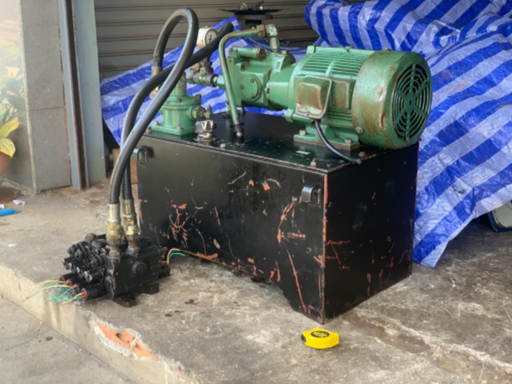 ขายชุดปั๊มน้ำมันไฮโดรลิค Daikin 5HP. 220V 3สาย (พร้อมแปลงไฟเป็น 380Vให้ครับ) made in Japan มีชุดวาล์วคอนโทรลมาให้ พร้อมใช้งาน ขายชุดปั๊มน้ำมันไฮโดรลิค Daikin 5HP. 220V 3สาย (พร้อมแปลงไฟเป็น 380Vให้ครับ) made in Japan มีชุดวาล์วคอนโทรลมาให้ พร้อมใช้งาน