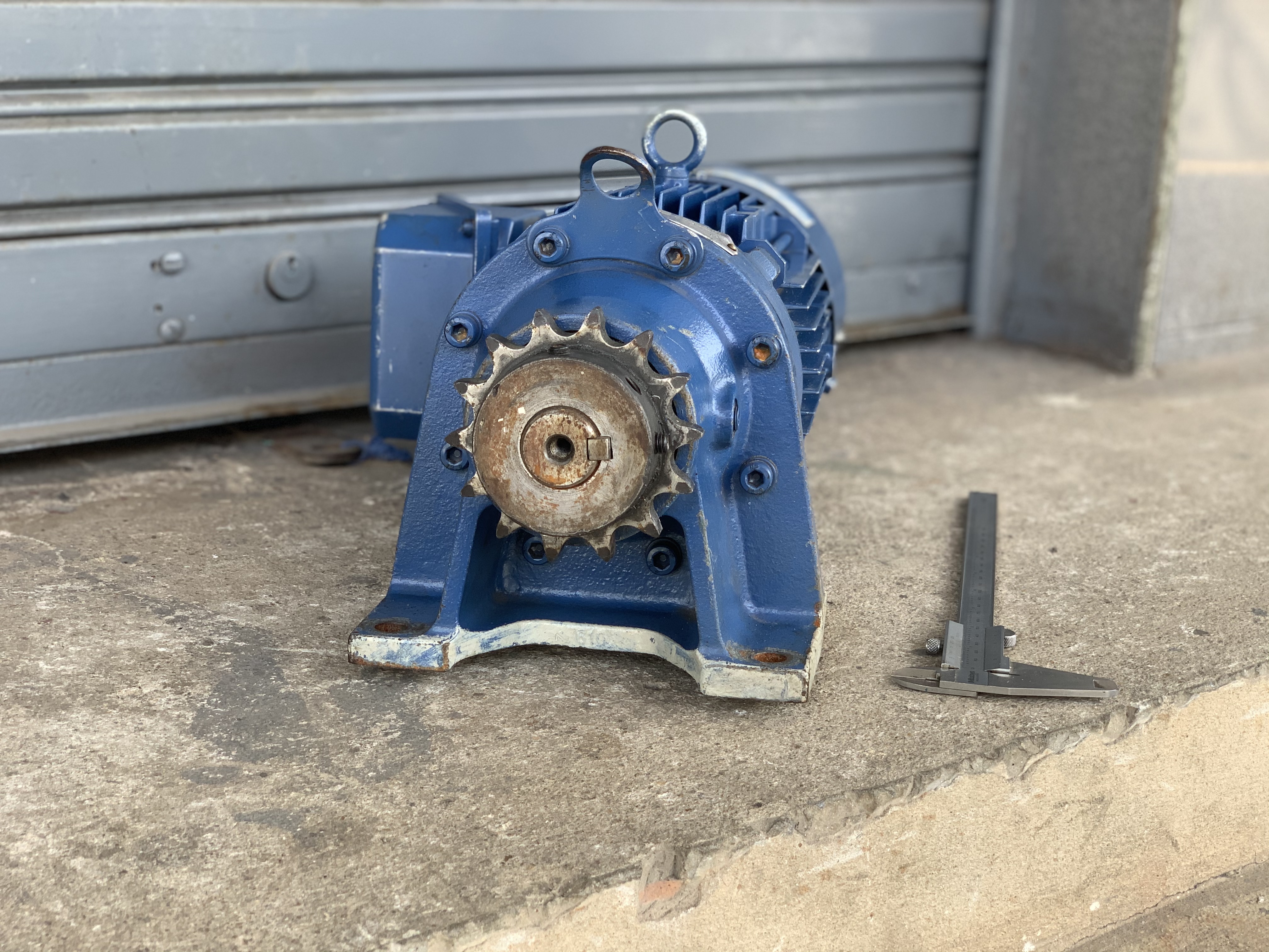 ขายมอเตอร์เกียร์ Cucrodrive Sumitomo 2HP. 380V อัตราทด 1:11 เพลาออกประมาณ 130รอบต่อนาที มีระบบเบรคในตัว สภาพสวยใหม่มาก