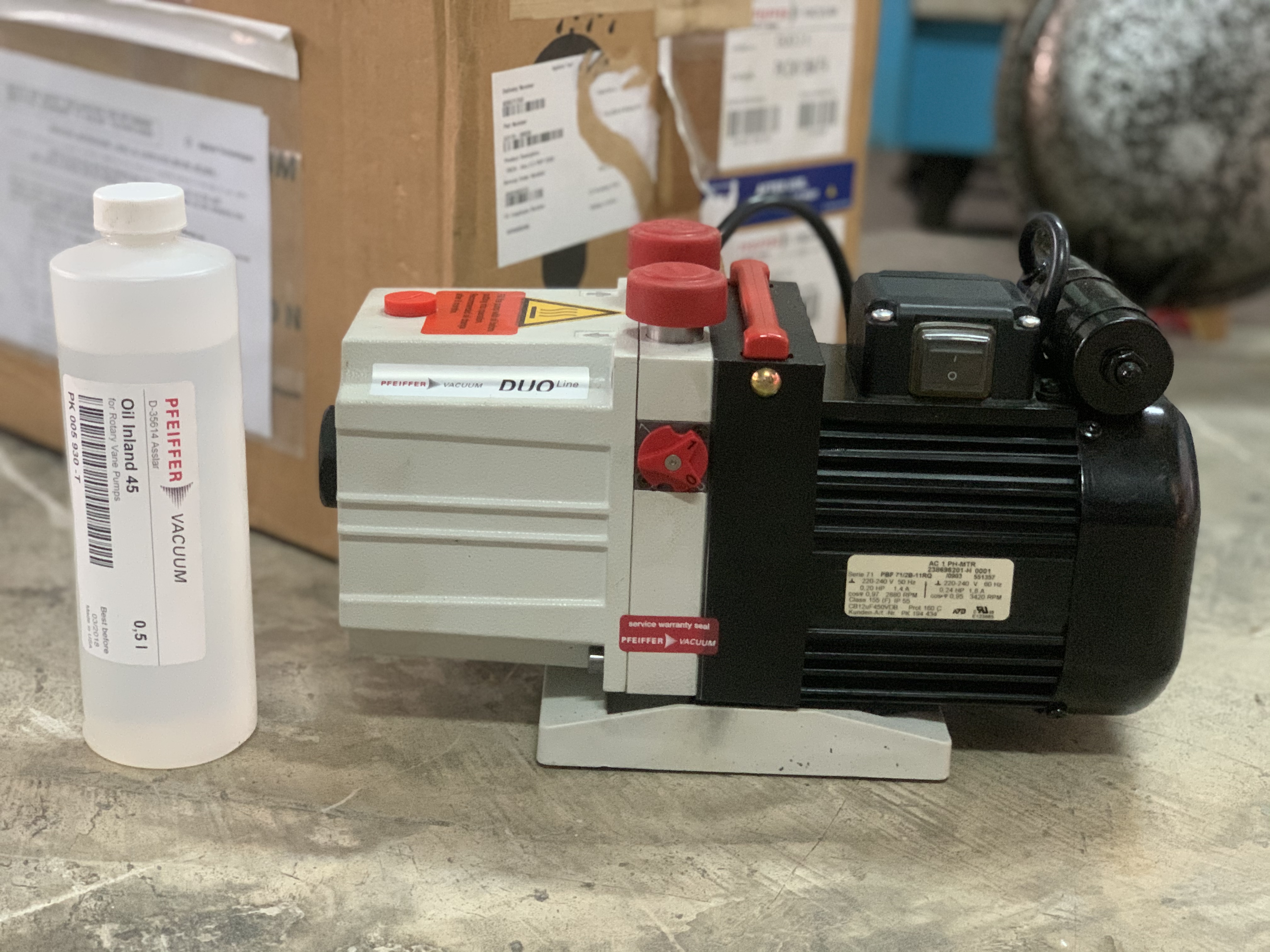 ขายปั๊มแวคคั่มสุญญากาศ Pfeiffer 0.2HP. 220V ไฟบ้าน made in Germany *** ของใหม่ในกล่องไม่เคยใช้งาน *** ราคา 7,500 บาท ขายปั๊มแวคคั่มสุญญากาศ Pfeiffer 0.2HP. 220V ไฟบ้าน made in Germany *** ของใหม่ในกล่องไม่เคยใช้งาน *** ราคา 7,500 บาท