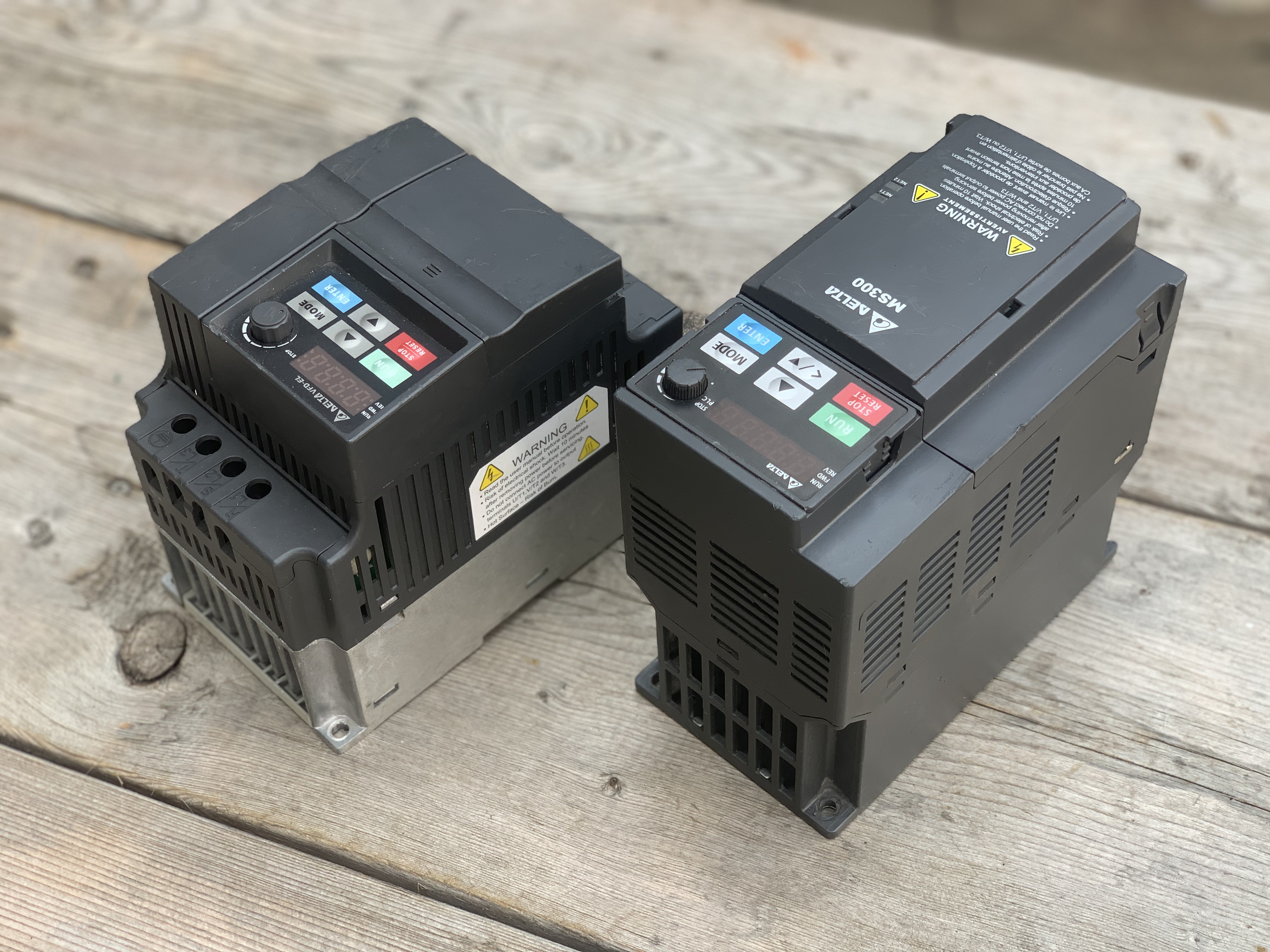 ขายอินเวอร์เตอร์ปรับรอบมอเตอร์ Inverter Delta 3HP. 380V สภาพสวยใหม่มาก ของตัดตู้ พร้อมงาน มี 2ตัวครับ ราคาตัวละ 3,800 บาท ขายอินเวอร์เตอร์ปรับรอบมอเตอร์ Inverter Delta 3HP. 380V สภาพสวยใหม่มาก ของตัดตู้ พร้อมงาน มี 2ตัวครับ ราคาตัวละ 3,800 บาท