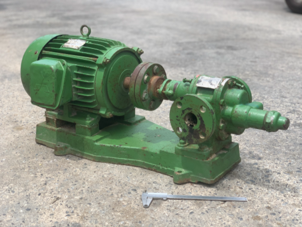 ขายชุดเฟืองปั๊มดูดของเหนียว-น้ำมัน Daito Kogyo ขนาดท่อ 2นิ้ว ต่อลด 1.5นิ้ว พร้อมแท่นมอเตอร์ Mitsubishi 7.5HP. 380V สภาพสวย