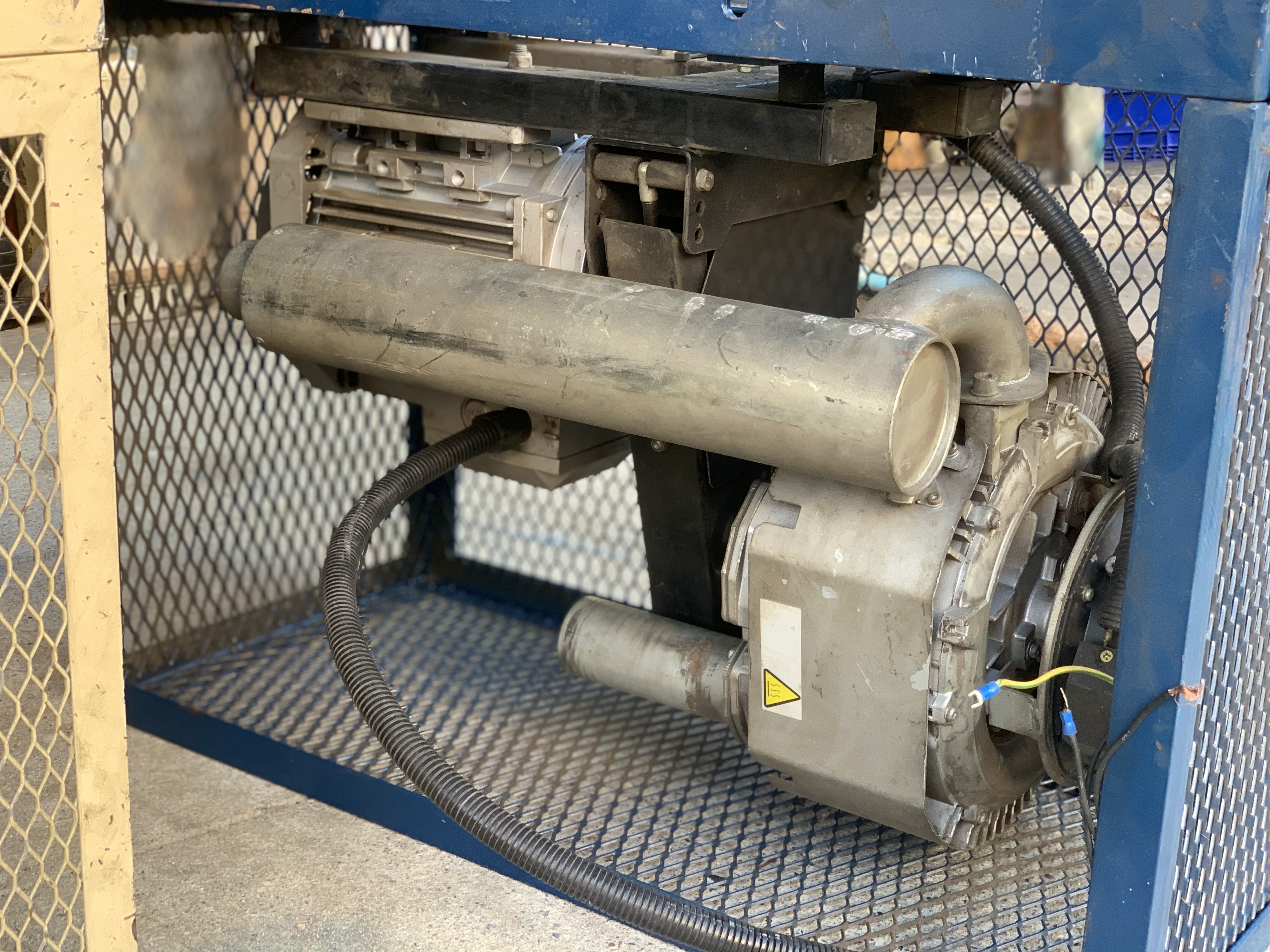 ขายริงโบลเวอร์ดูด-เป่าอากาศ Tawi SA350/2 ขนาด 4HP. 380V made in Sweden ขนาดท่อ 2นิ้ว ความเร็บรอบที่ 5750รอบต่อนาที รอบจัดมากครับ สภาพสวยใหม่มาก ขายริงโบลเวอร์ดูด-เป่าอากาศ Tawi SA350/2 ขนาด 4HP. 380V made in Sweden ขนาดท่อ 2นิ้ว ความเร็บรอบที่ 5750รอบต่อนาที รอบจัดมากครับ สภาพสวยใหม่มาก