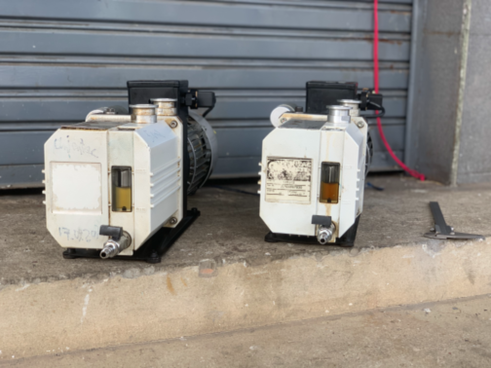 ขายปั๊มแวคคั่มสุญญากาศ Trivac 450W 220V ไฟบ้าน(หายาก) made in Germany สภาพสวย หมุนนิ่ม ดูดแรง พร้อมใช้งาน มี 2ตัวครับ