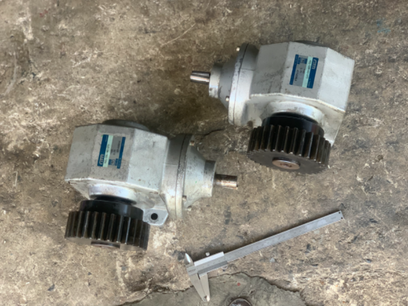 ขายหัวเกียร์ทดรอบ GTR อัตราทด 1:60 made in Japan สภาพสวยใหม่มาก หมุนนิ่ม แรงบิดเยอะ ดัดแปลงใช้งานได้หลายรูปแบบ พร้อมใช้งาน มี 2ตัวครับ ราคาตัวละ 2,800 บาท