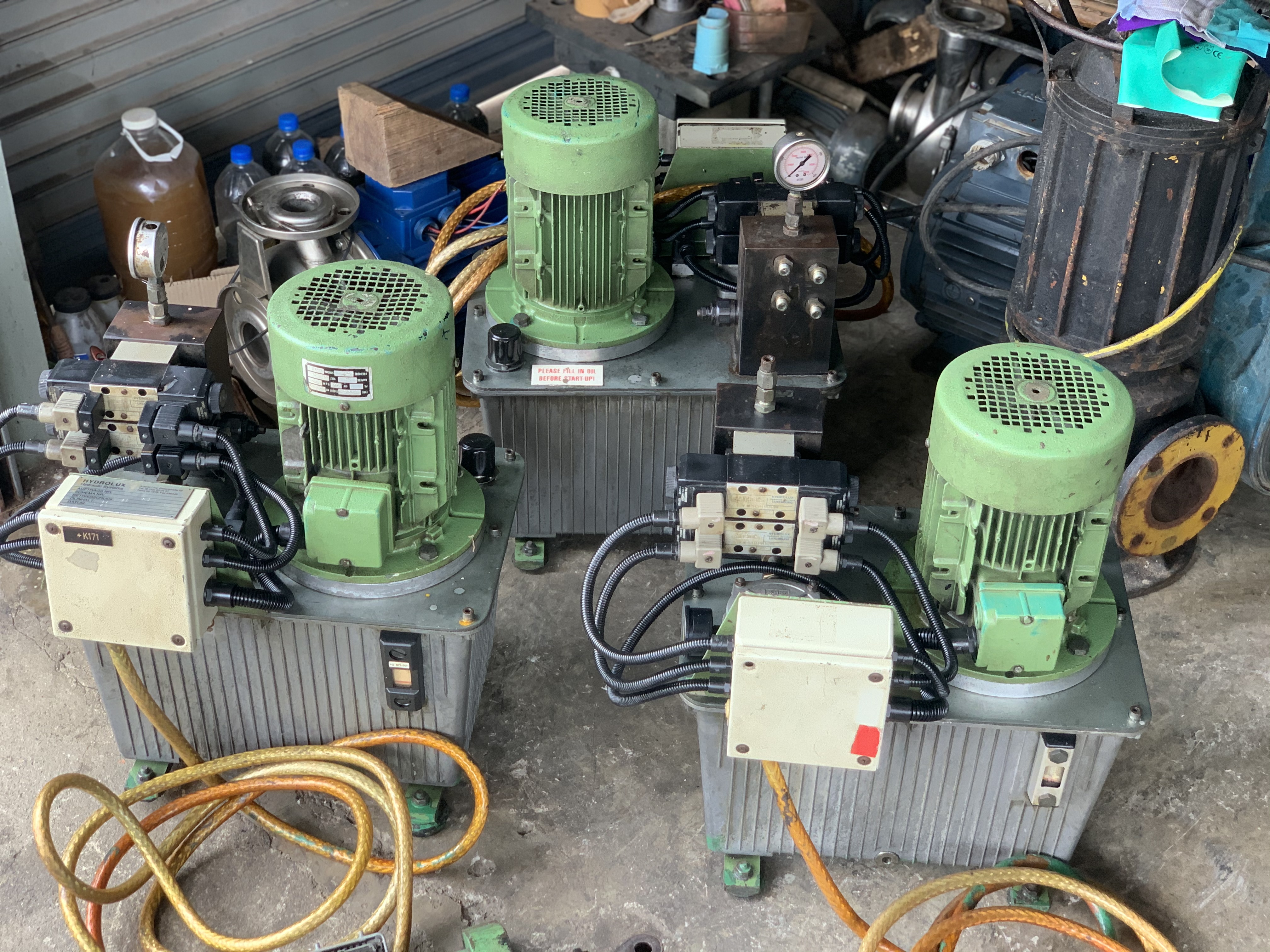 ขายชุดปั๊มน้ำมันไฮโดรลิค Hydrolux 3HP. 220/380V made in Germany พร้อมชุดวาล์วคอนโทรล 110Vdc 2ชุด อุปกรณ์ครบ มาพร้อมกระบอก 2ตัวครับ สภาพสวยใหม่มาก พร้อมใช้งาน มี 3ชุดครับ