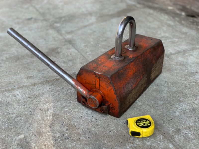 ขายแม่เหล็กยกชิ้นงาน ตัวใหญ่มาก ไม่ทราบพิกัดยก ดูจากขนาดตัวน่าจะได้ 2ตันขึ้นไปครับ สภาพสวยครบๆ พร้อมใช้งาน