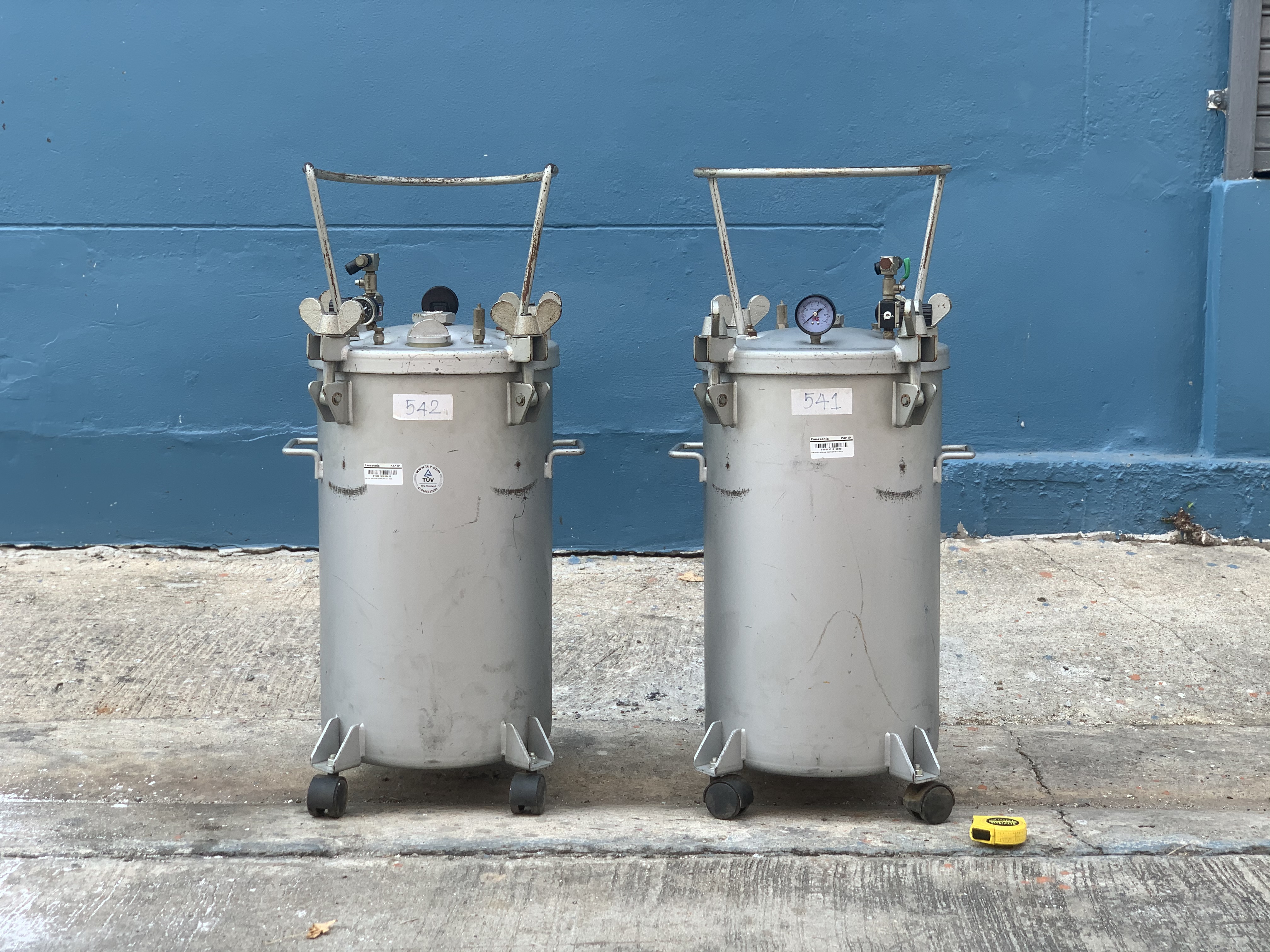 ขายถังพักแรงดันลม Made in Japan พร้อมอุปกรณ์ สภาพสวยใหม่มาก พร้อมใช้งาน มี 2ถังครับ ราคาชุดละ 5,800 บาท