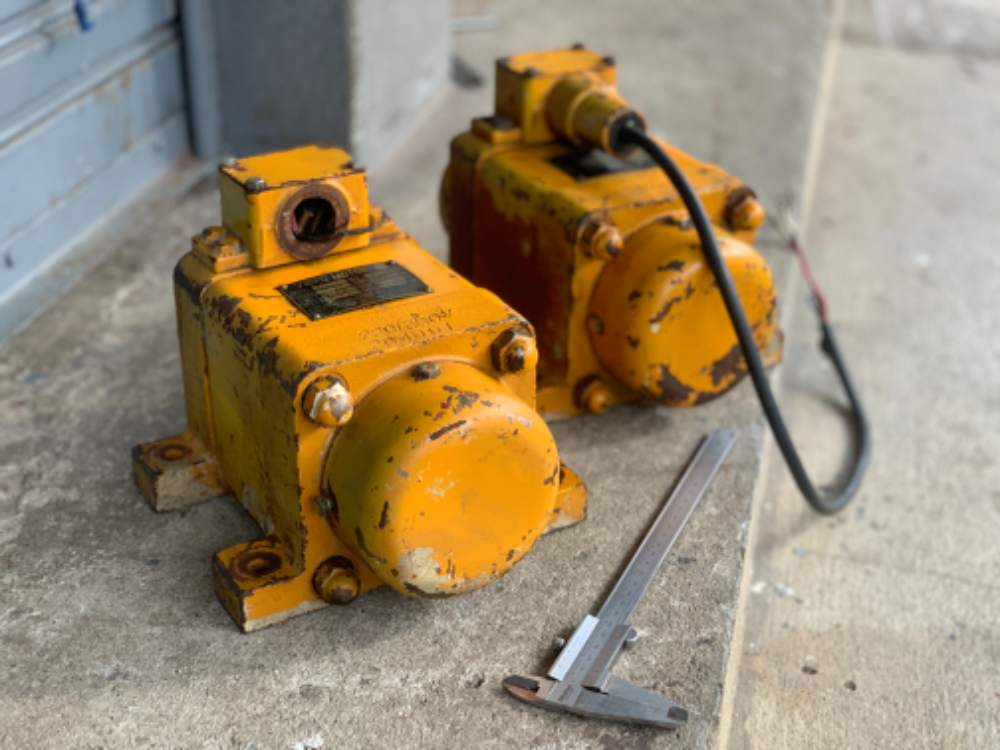 ขายมอเตอร์สั่น-เขย่า Vabration Motor 250W 380V made in Japan สภาพสวยเดิมๆ หมุนนิ่ม ตุ้มปรับความแรงได้ พร้อมใช้งาน ขายมอเตอร์สั่น-เขย่า Vabration Motor 250W 380V made in Japan สภาพสวยเดิมๆ หมุนนิ่ม ตุ้มปรับความแรงได้ พร้อมใช้งาน