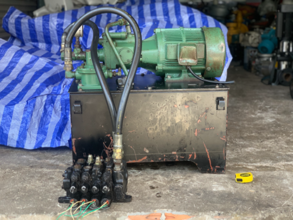 ขายชุดปั๊มน้ำมันไฮโดรลิค Daikin 5HP. 220V 3สาย (พร้อมแปลงไฟเป็น 380Vให้ครับ) made in Japan มีชุดวาล์วคอนโทรลมาให้ พร้อมใช้งาน