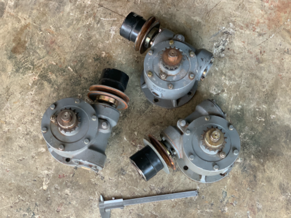 ขายหัวเกียร์ทดรอบ อัตราทด 1:50 made in Japan เพลาออก 1นิ้ว หมุนนิ่ม แรงบิดเยอะ สภาพสวย พร้อมใช้งาน มี 3ตัวครับ ราคาตัวละ 2,800 บาท ขายหัวเกียร์ทดรอบ อัตราทด 1:50 made in Japan เพลาออก 1นิ้ว หมุนนิ่ม แรงบิดเยอะ สภาพสวย พร้อมใช้งาน มี 3ตัวครับ ราคาตัวละ 2,800 บาท