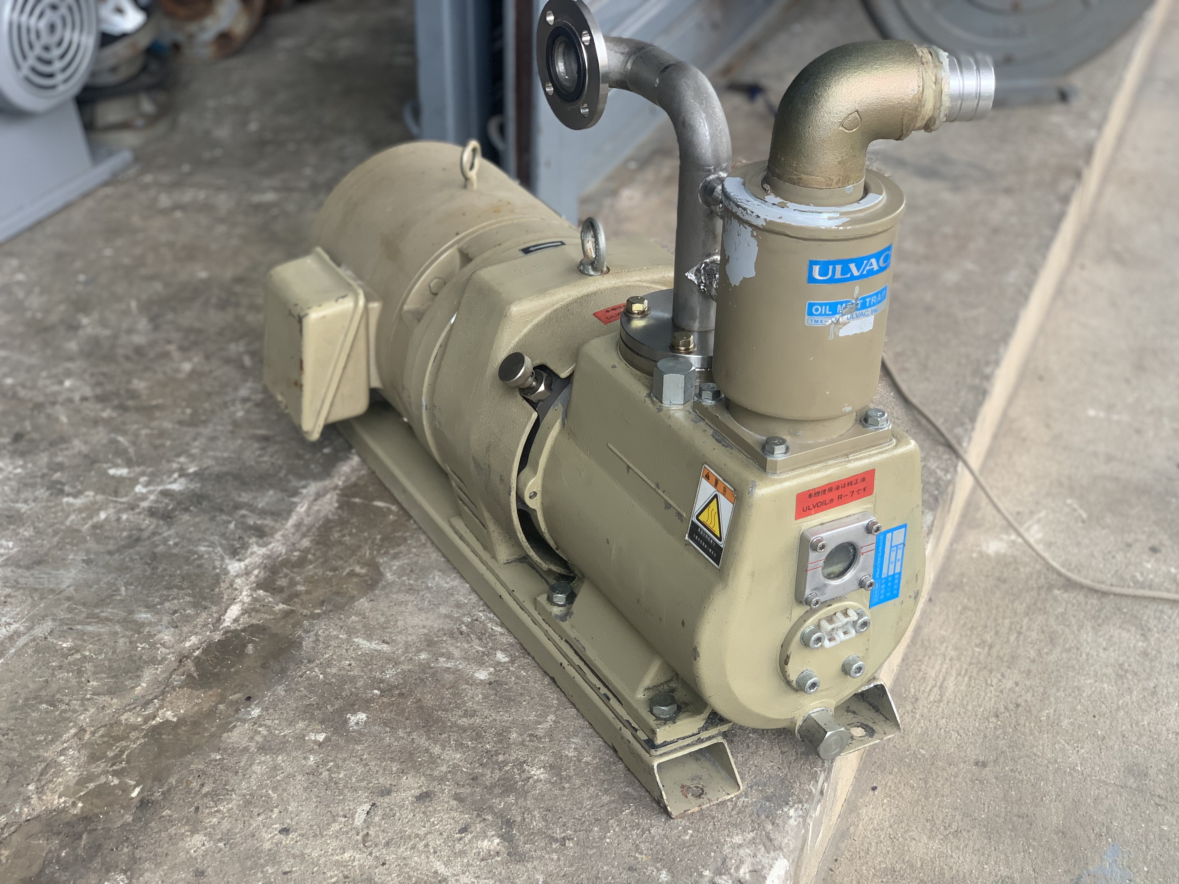 ขายปั๊มแวคคั่มสุญญากาศ ULVAC pump 1.5HP. 220V 3สาย( แปลงไฟให้ได้ครับ ) made in Japan สภาพสวยใหม่มาก หมุนนิ่ม ดูดแรง พร้อมใช้งาน ราคา 9,500 บาท ขายปั๊มแวคคั่มสุญญากาศ ULVAC pump 1.5HP. 220V 3สาย( แปลงไฟให้ได้ครับ ) made in Japan สภาพสวยใหม่มาก หมุนนิ่ม ดูดแรง พร้อมใช้งาน ราคา 9,500 บาท