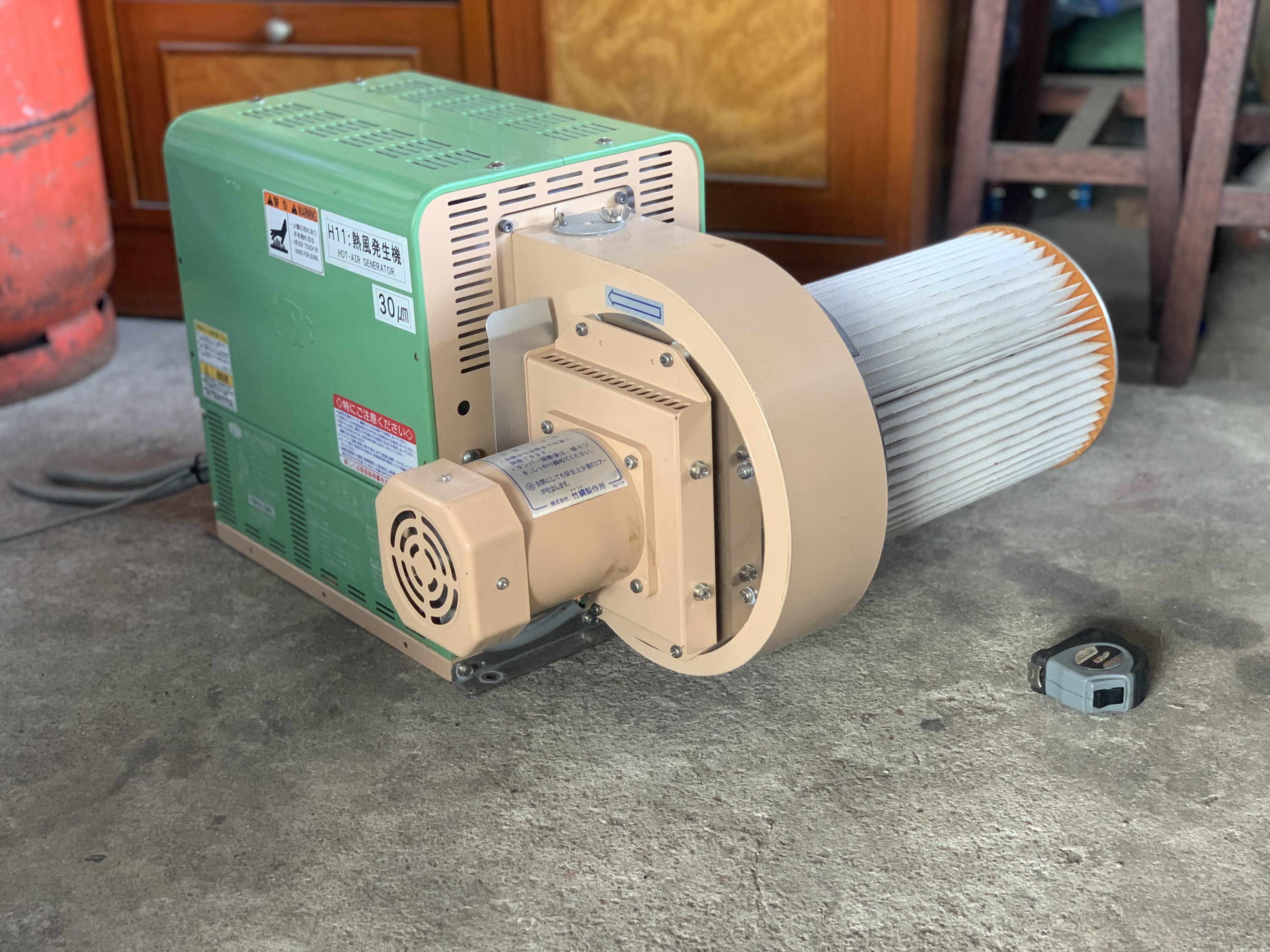 ขายชุดโบลเวอร์เป่าลมร้อน มีระบบฮีทเตอร์ในตัว Taketsuna ขนาดโบลเวอร์ 130W ฮีทเตอร์ขนาด 3Kw. ใช้ไฟ 220V 3สาย made in Japan ขนาดท่อ 3นิ้ว สภาพสวยใหม่มาก พร้อมใช้งาน ราคา 5,800 บาท