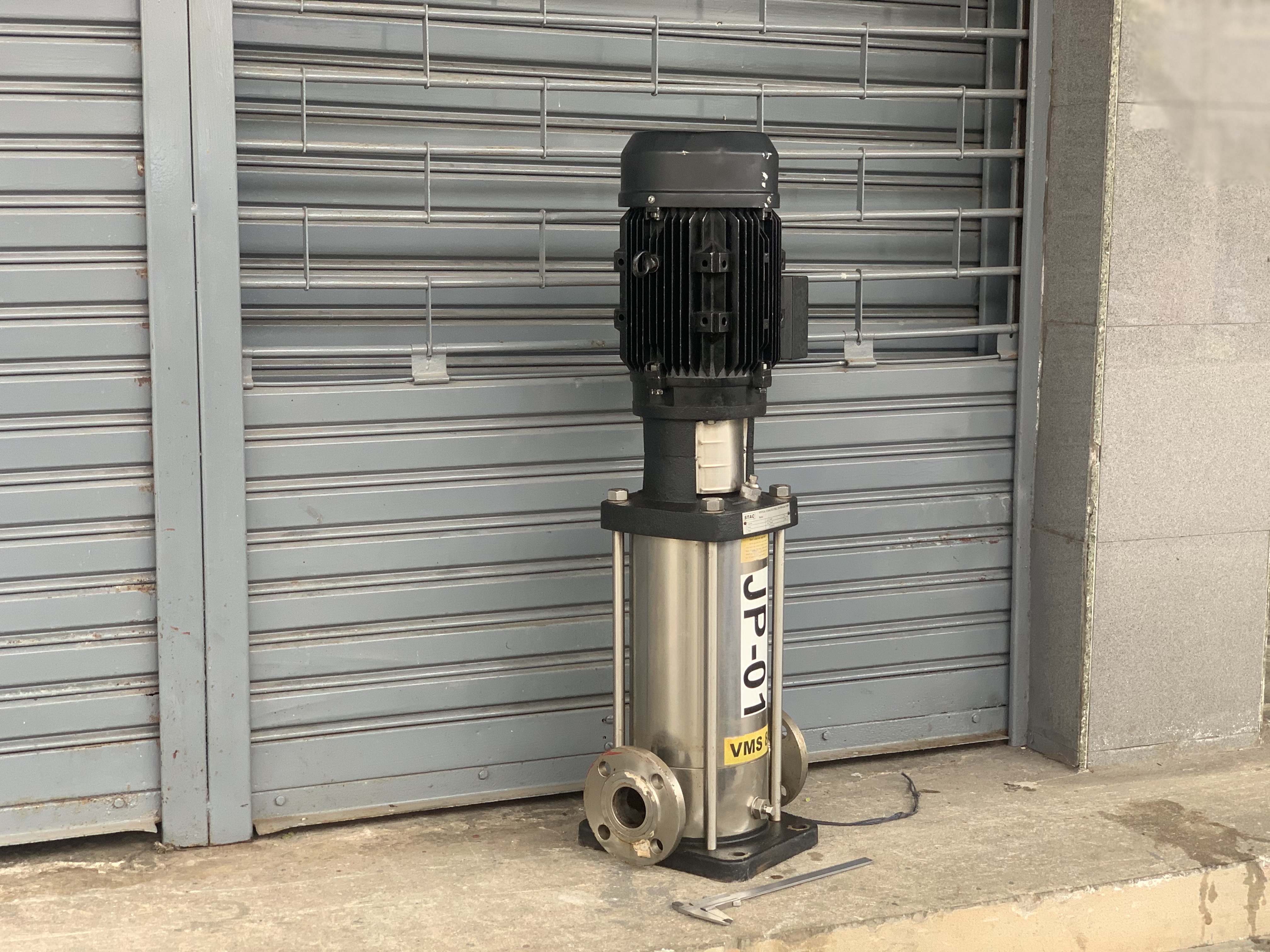 ขายปั๊มน้ำแรงดันสูงทรงตั้งสเเตนเลส Stac 4HP. 220/380V ขนาดท่อ 2นิ้ว แรงดันสูงส่งไกล สภาพสวยใหม่มาก หมุนนิ่ม พร้อมใช้งาน