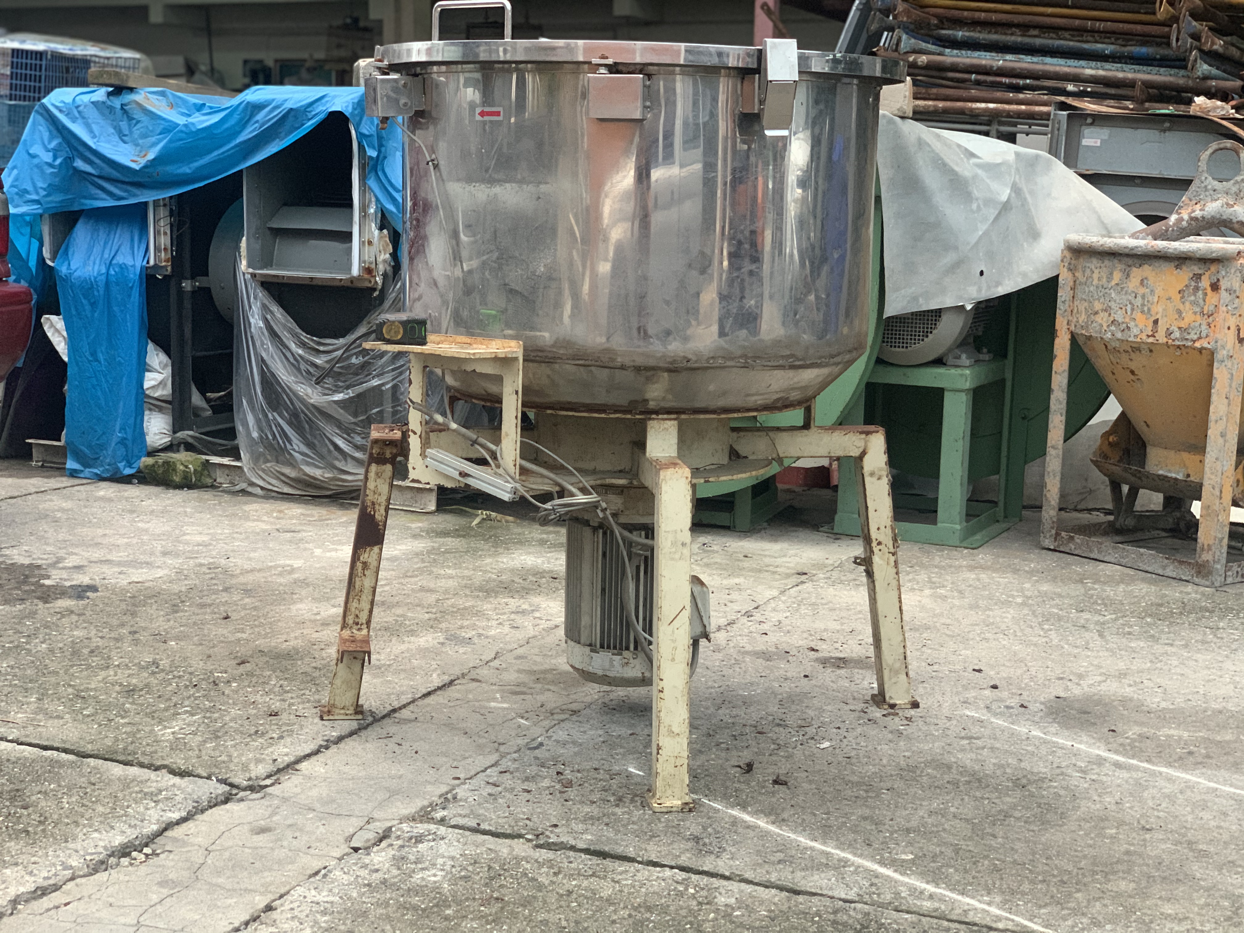 ขายถังกวน-ถังผสม พร้อมใบกวนสแตนเลส ชุดมอเตอร์เกียร์ Cycrodrive Sumitomo 5HP. 380V อัตราทด 1:17 made in Japan สภาพสวย โครงสร้างแข็งแรง พร้อมใช้งาน