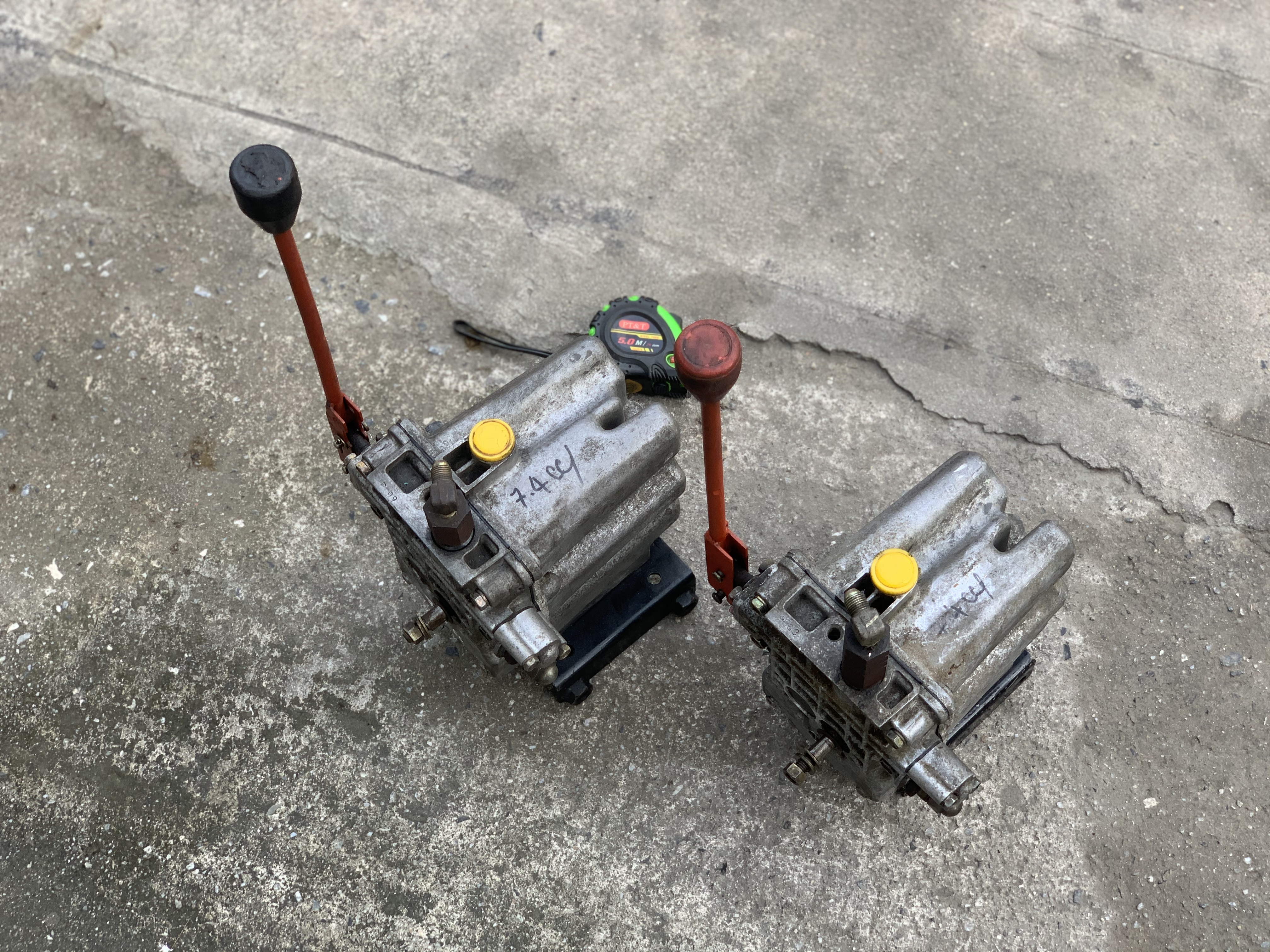 ขายชุดหัวปั๊มไฮโดรลิค พร้อมคอนโทรลมือโยก และถังน้ำมันในตัว made in Japan