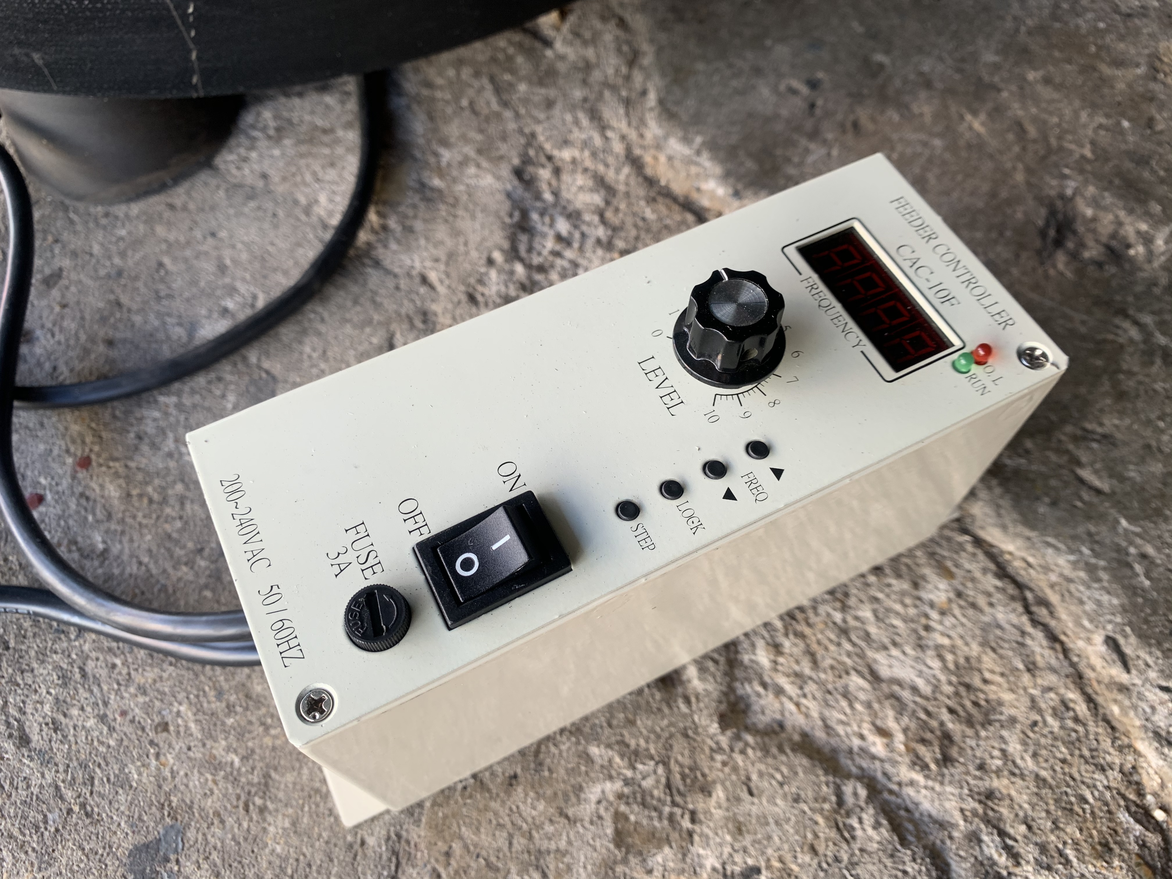 ขายถังสั่นลำเลียง Vibratory Bowl feeder ขนาด 60Cm. 220V ไฟบ้าน พร้อมชุดปรับความแรง สภาพสวยใหม่มาก พร้อมใช้งาน ขายถังสั่นลำเลียง Vibratory Bowl feeder ขนาด 60Cm. 220V ไฟบ้าน พร้อมชุดปรับความแรง สภาพสวยใหม่มาก พร้อมใช้งาน