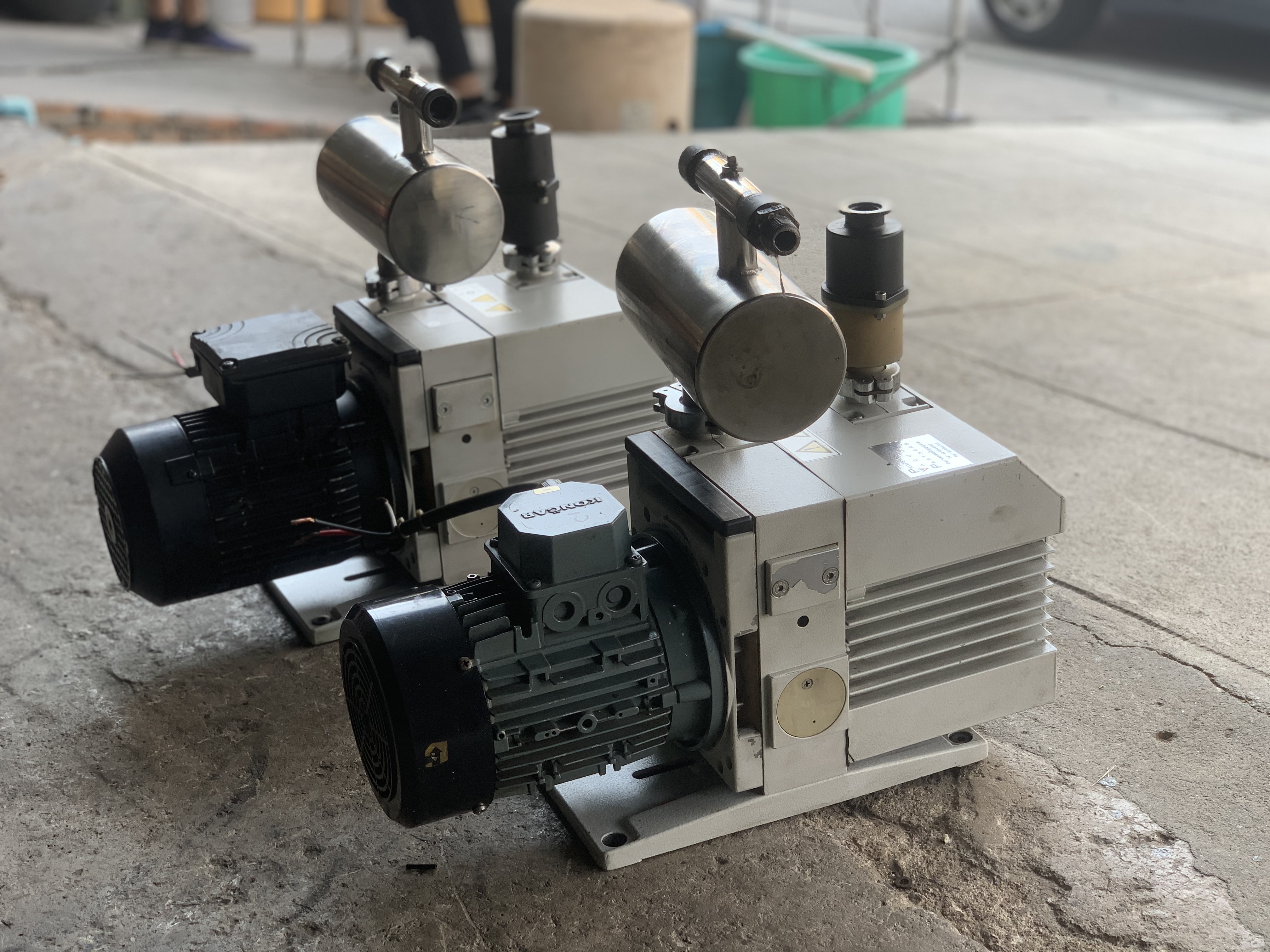 ขายปั๊มแวคคั่มสุญญากาศ Trivac 1HP. 380V made in Germany สภาพสวยใหม่มาก หมุนนิ่ม ดูดแรง ใช้งานมาไม่นาน พร้อมใช้งาน มี 2ตัวครับ ขายปั๊มแวคคั่มสุญญากาศ Trivac 1HP. 380V made in Germany สภาพสวยใหม่มาก หมุนนิ่ม ดูดแรง ใช้งานมาไม่นาน พร้อมใช้งาน มี 2ตัวครับ