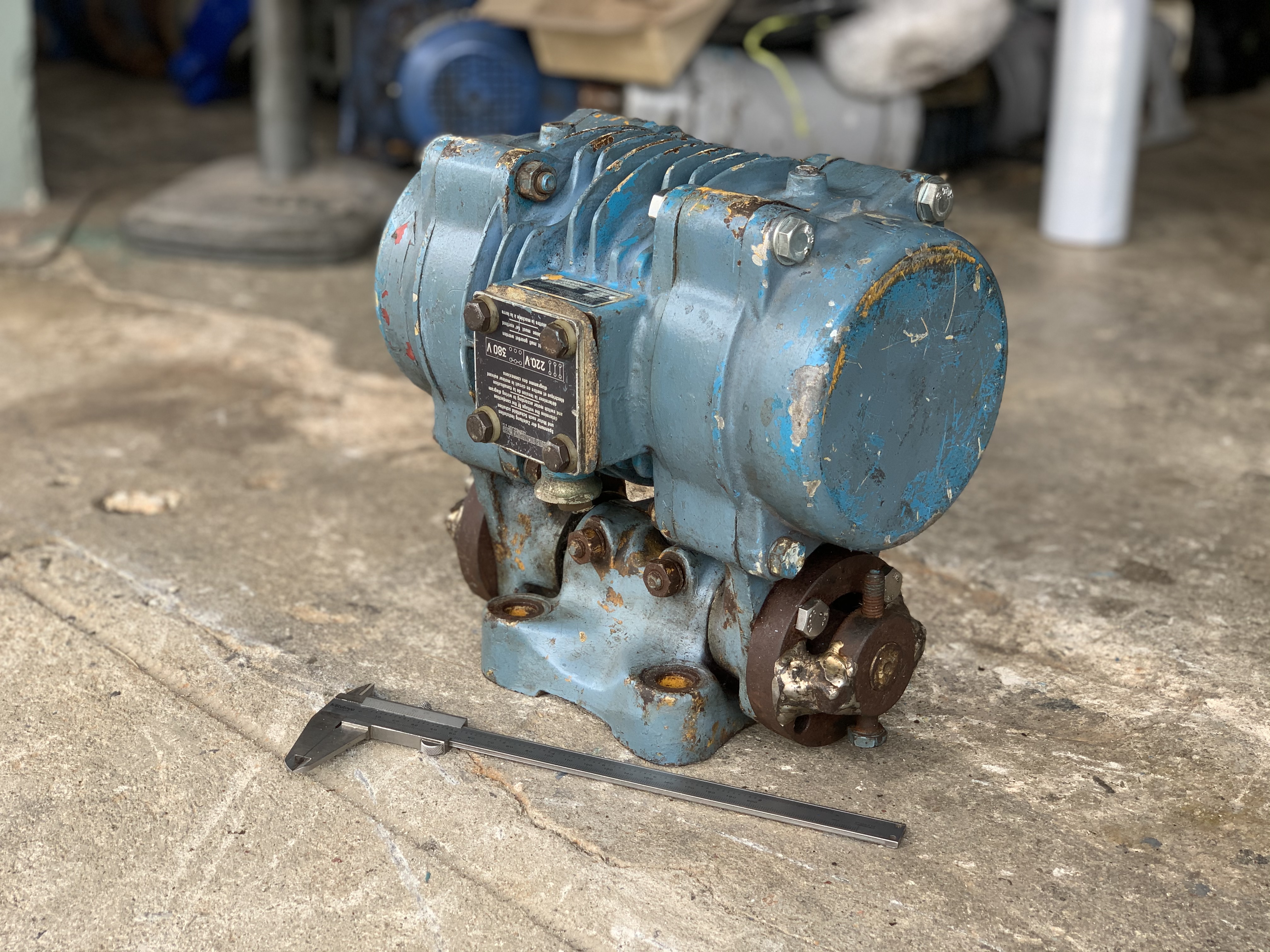 ขายมอเตอร์สั่น-เขย่า Knauer engineering 520W 2800rpm. 220/380V 3สาย made in Germany ตุ้มปรับความแรงได้ รุ่นปรับตำแหน่งขายึดได้ สั่นแรง หมุนนิ่ม พร้อมใช้งาน