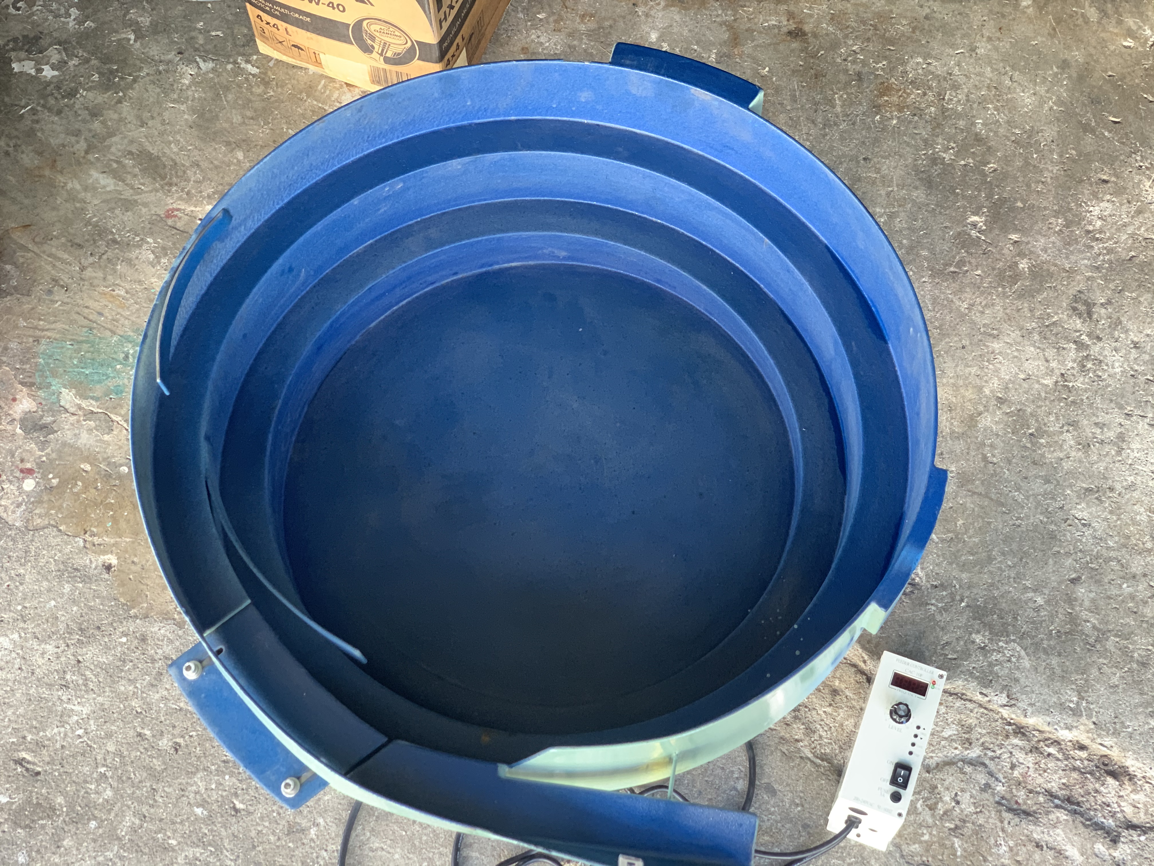 ขายถังสั่นลำเลียง Vibratory Bowl feeder ขนาด 60Cm. 220V ไฟบ้าน พร้อมชุดปรับความแรง สภาพสวยใหม่มาก พร้อมใช้งาน ขายถังสั่นลำเลียง Vibratory Bowl feeder ขนาด 60Cm. 220V ไฟบ้าน พร้อมชุดปรับความแรง สภาพสวยใหม่มาก พร้อมใช้งาน