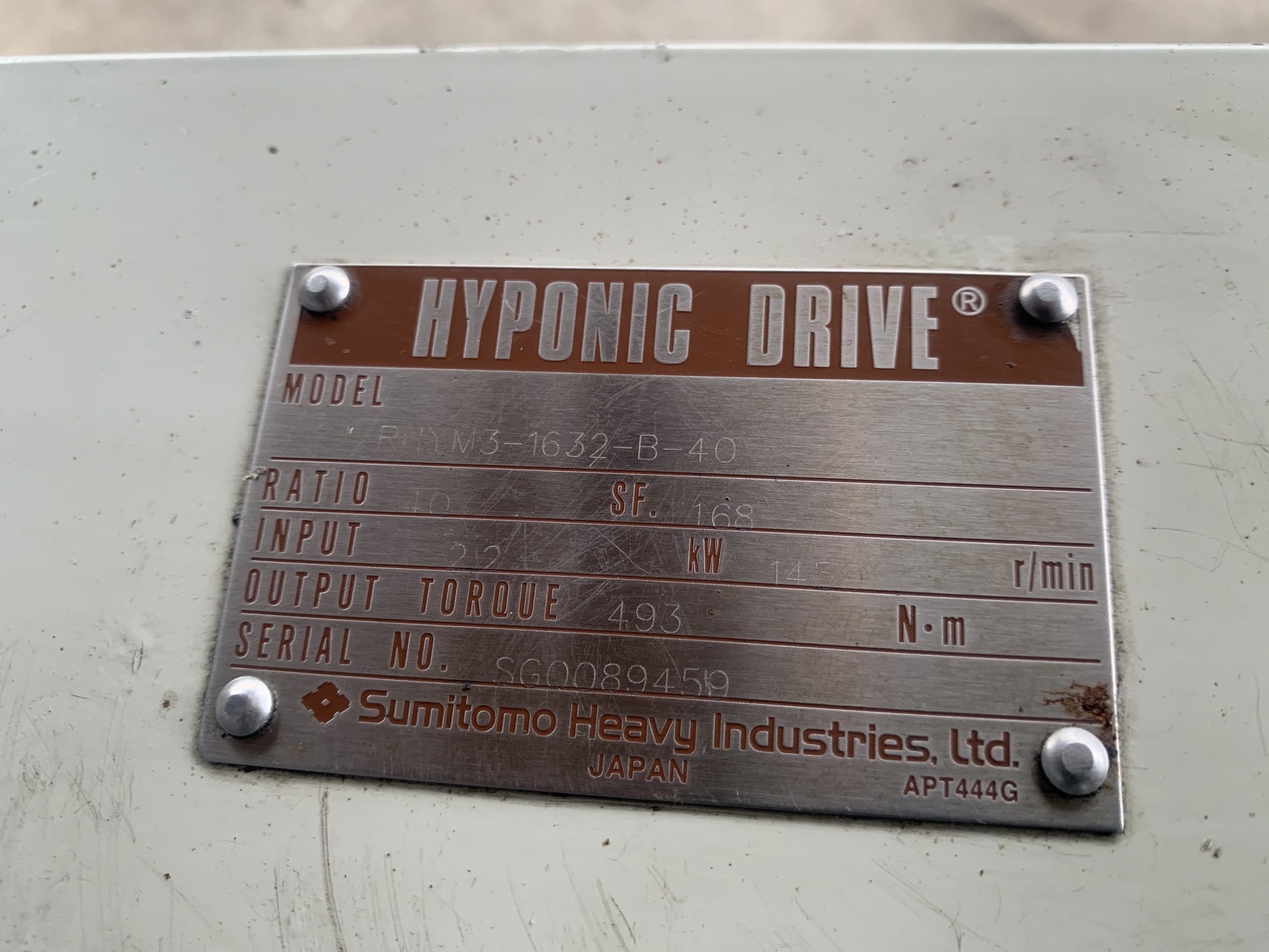ขายมอเตอร์เกียร์แบบเพลาสวม Hyponic drive Sumitomo 3HP. 220/380V อัตราทด 1:40 made in Japan มีระบบเบรคในตัว เพลาออกประมาณ 36รอบต่อนาที รุ่นสวมเพลาใหญ่แรงบิดเยอะ สภาพสวยใหม่มาก หมุนนิ่ม พร้อมใช้งาน มี 2ตัวครับ