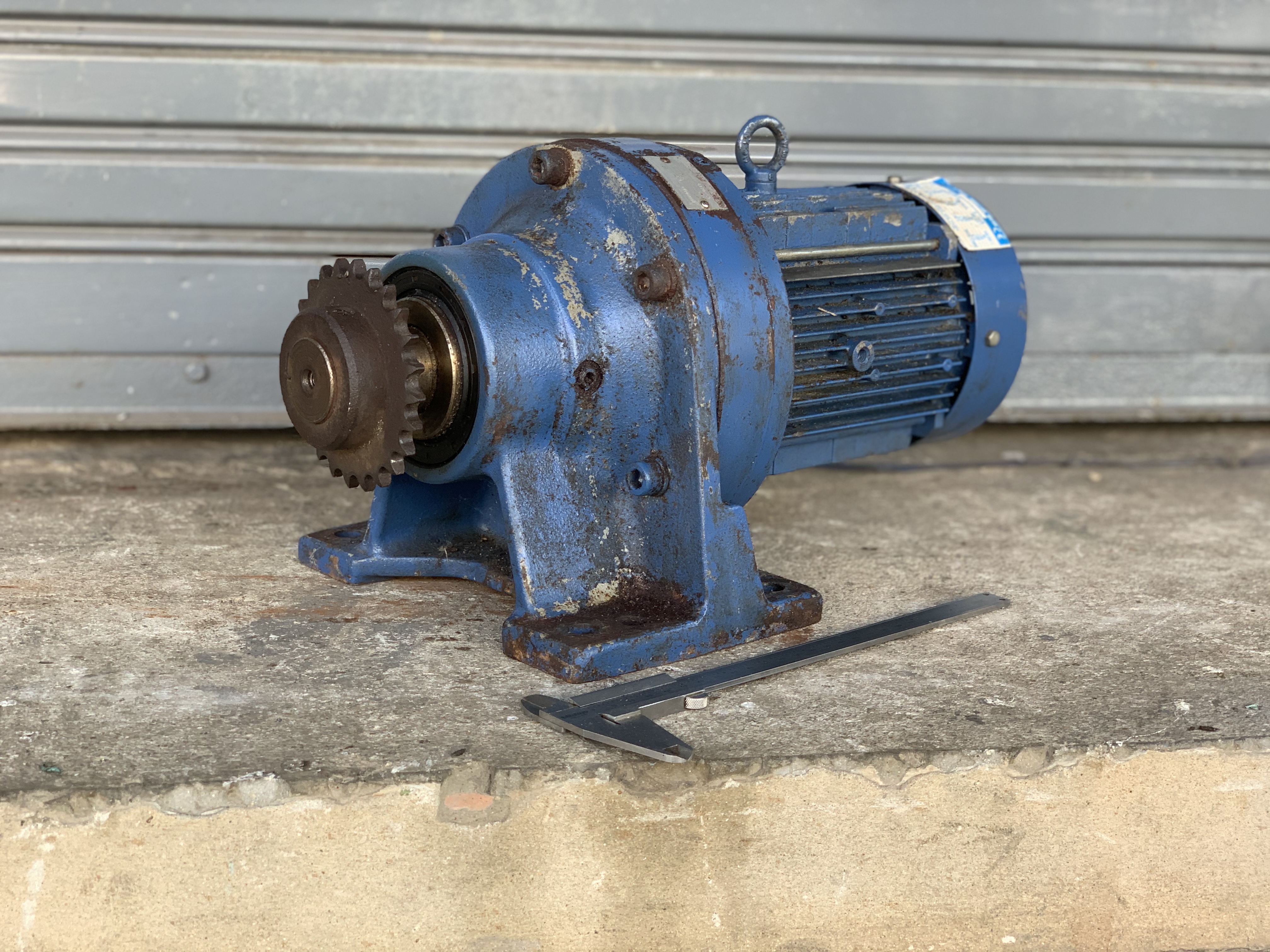 ขายมอเตอร์เกียร์ Cycrodrive Sumitomo 1HP. 380V อัตราทด 1:59 เพลาออกประมาณ 25รอบต่อนาที เพลาใหญ่แรงบิดเยอะ สภาพสวย หมุนนิ่ม พร้อมใช้งาน