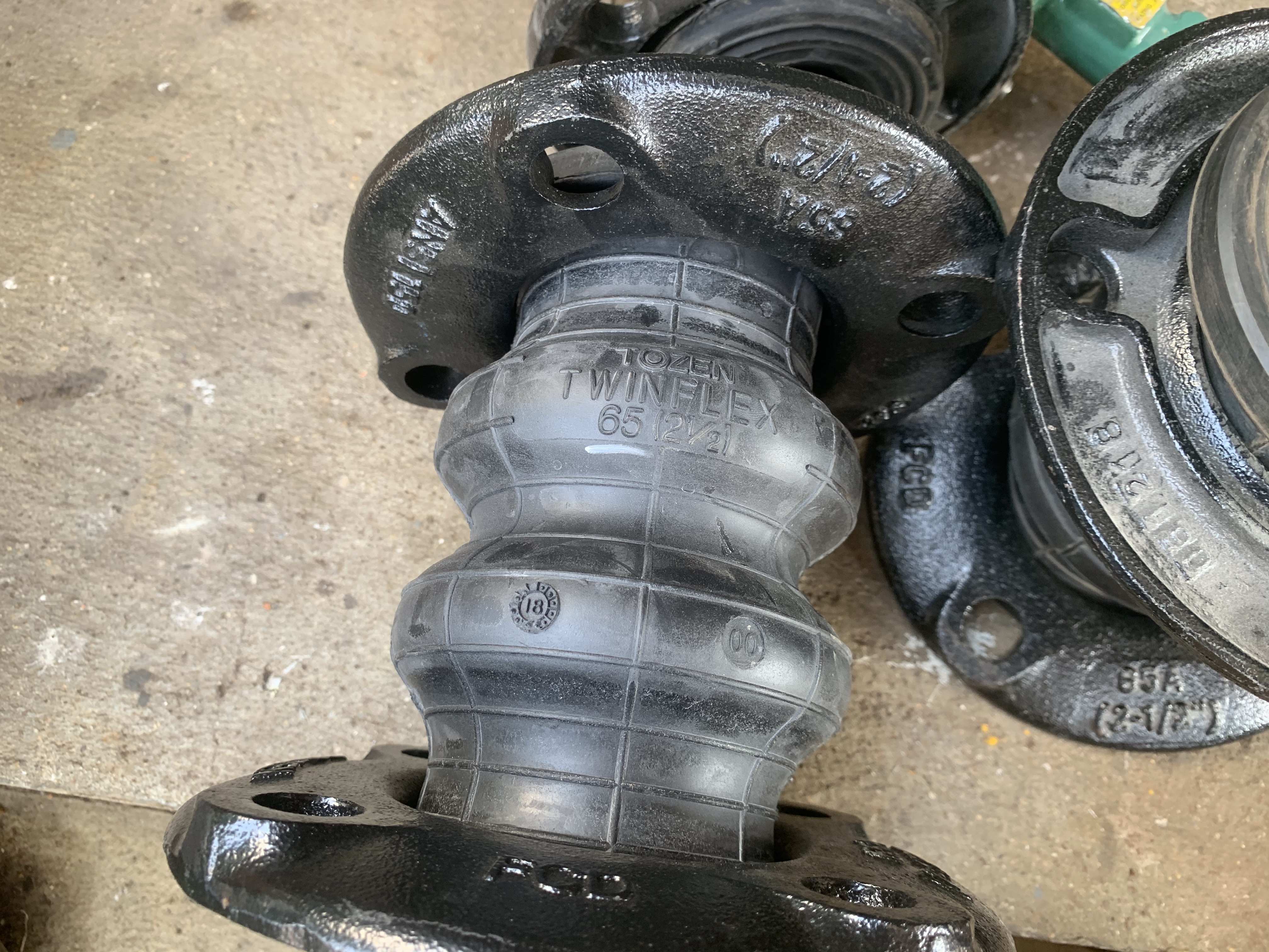 *** ของใหม่ไม่เคยใช้งาน *** ขายวาล์วผีเสื้อสแตนเลส+ข้อต่อกันสะบัด หลายขนาดครับ *** ของใหม่ไม่เคยใช้งาน *** ขายวาล์วผีเสื้อสแตนเลส+ข้อต่อกันสะบัด หลายขนาดครับ