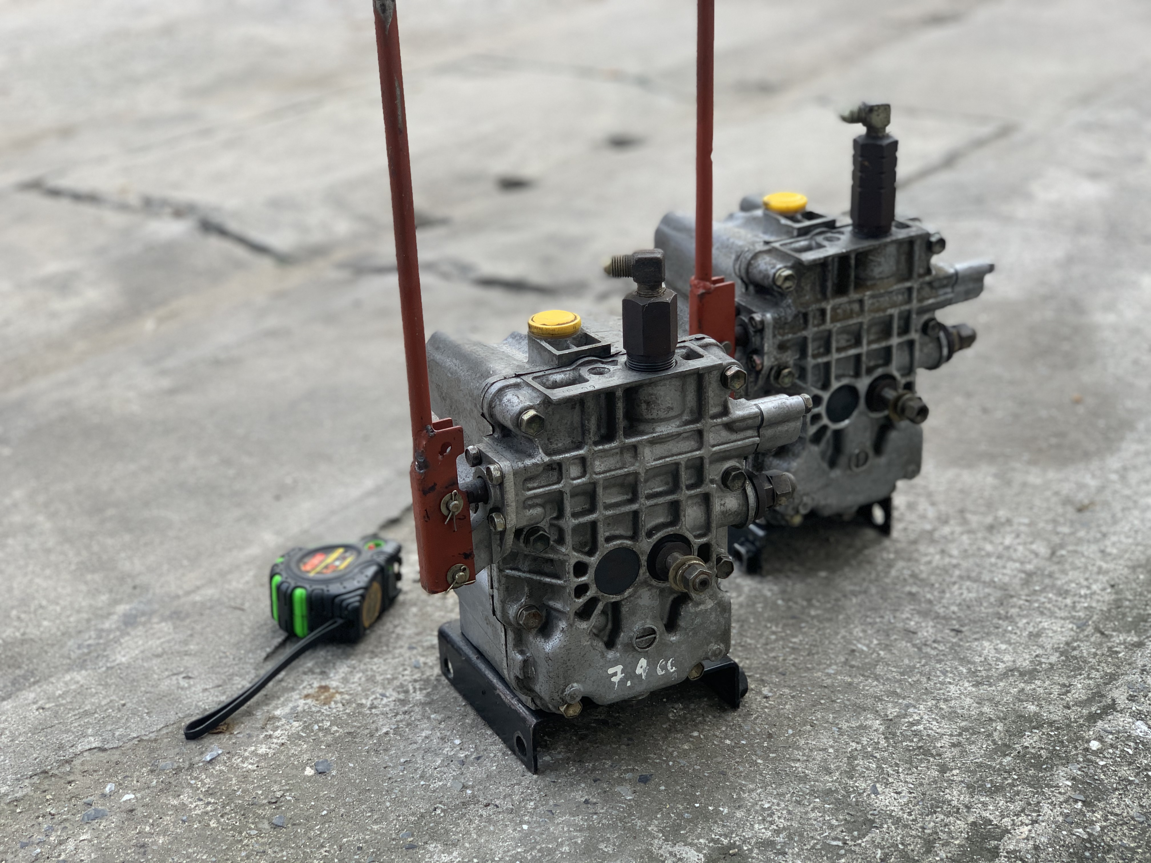 ขายชุดหัวปั๊มไฮโดรลิค พร้อมคอนโทรลมือโยก และถังน้ำมันในตัว made in Japan