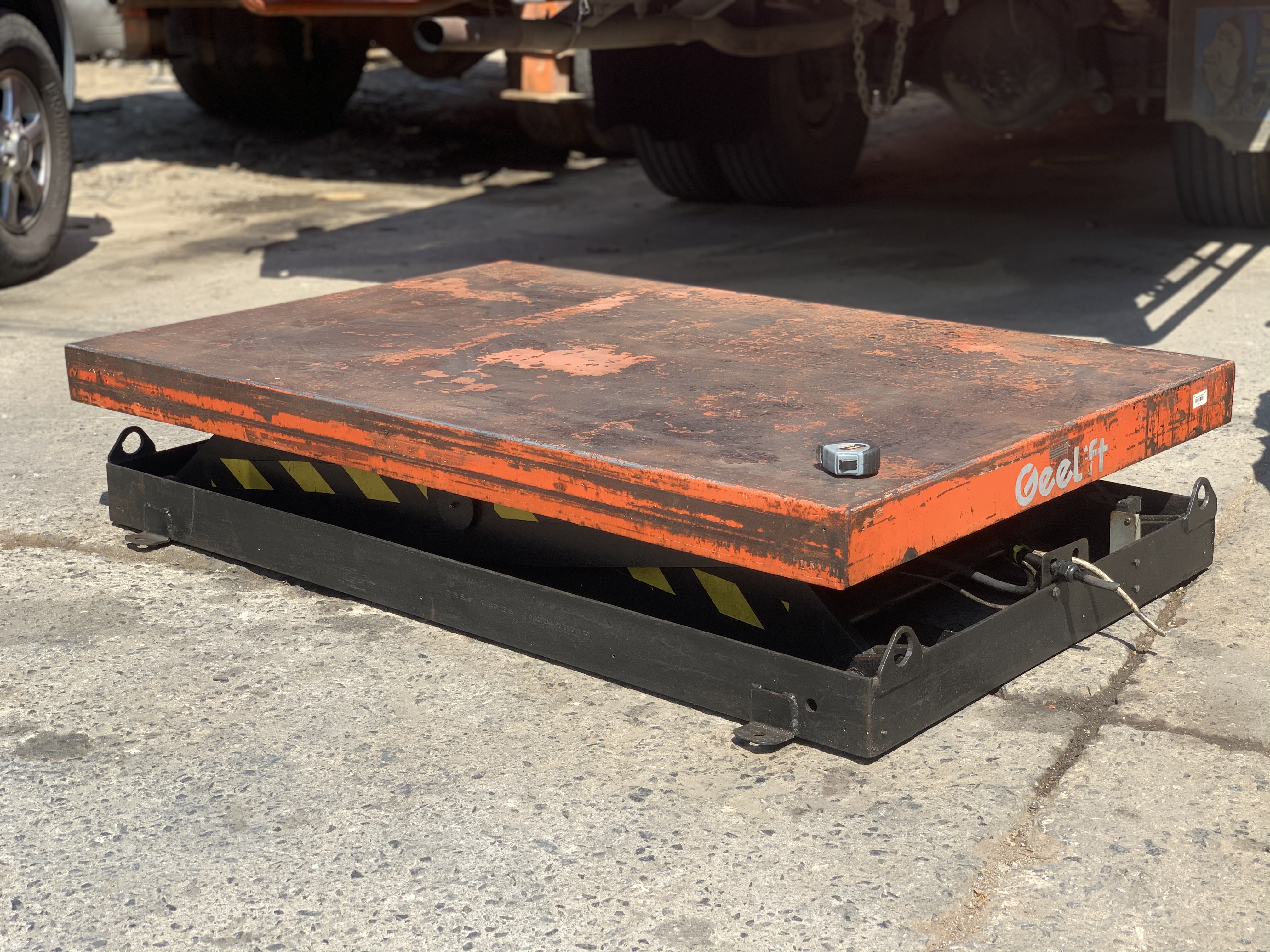 ขายแท่นยกไฮโดรลิคไฟฟ้าอเนกประสงค์ Hydro-Tek 3HP. 220/380V made in Korea น้ำหนักยก 1ตัน ยกได้สูง 1เมตร สภาพสวย พร้อมใช้งาน