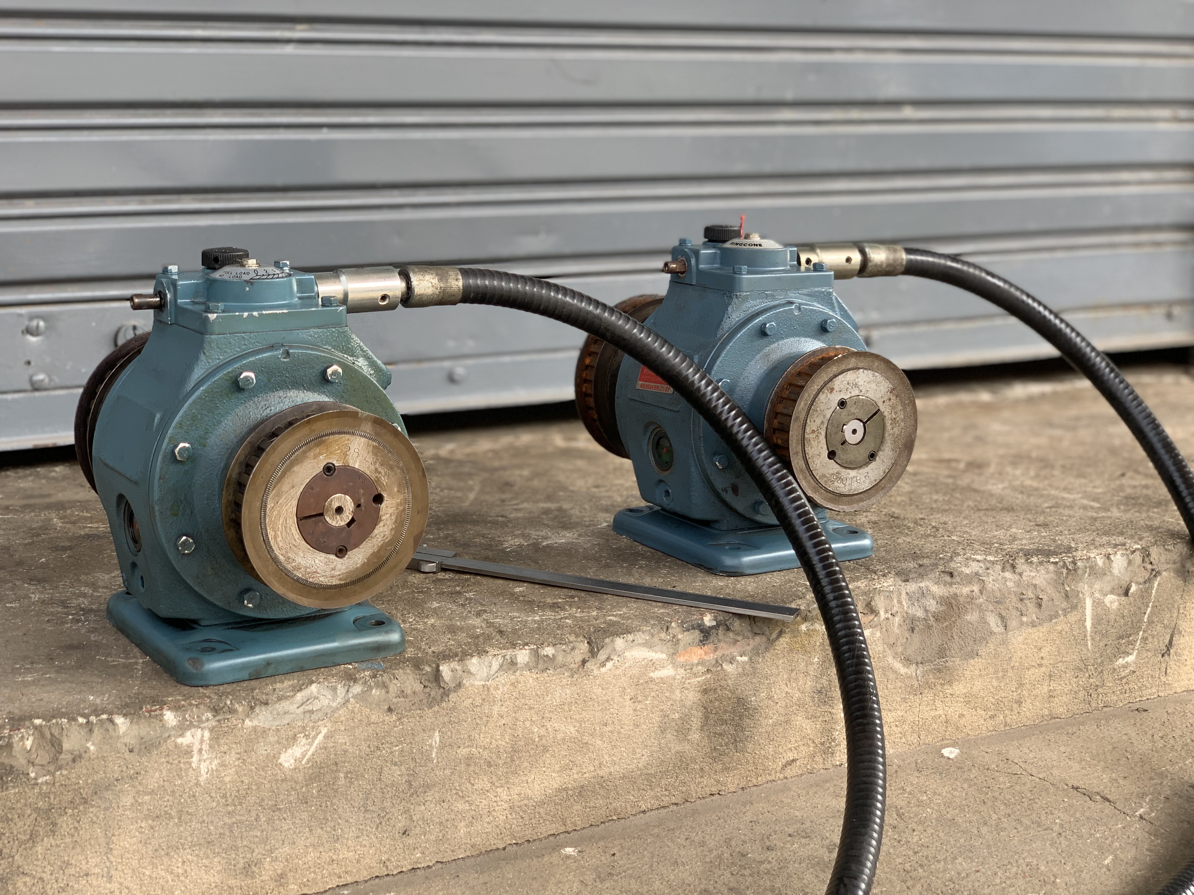 ขายหัวเกียร์ปรับรอบ Shimpo Traction drive RX-200B ** หายากมากๆครับ ** made in Japan สภาพสวยใหม่มาก พร้อมใช้งาน ดัดแปลงใช้งานได้หลายรูปแบบ มี 2ตัวครับ