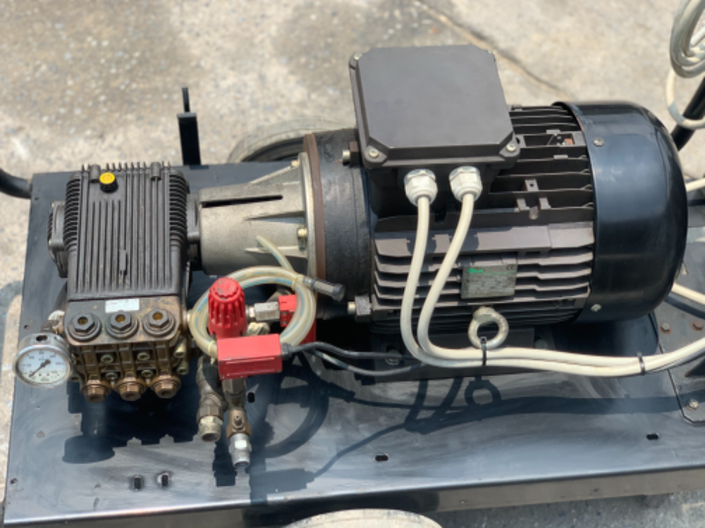 *** ของใหม่เก่าเก็บ*** เครื่องฉีดน้ำแรงดันสูง AR Annovi Reverberi ขนาด 20HP. 380V made in Italy สร้างแรงดันได้ถึง 350บาร์ แบบรถเข็น